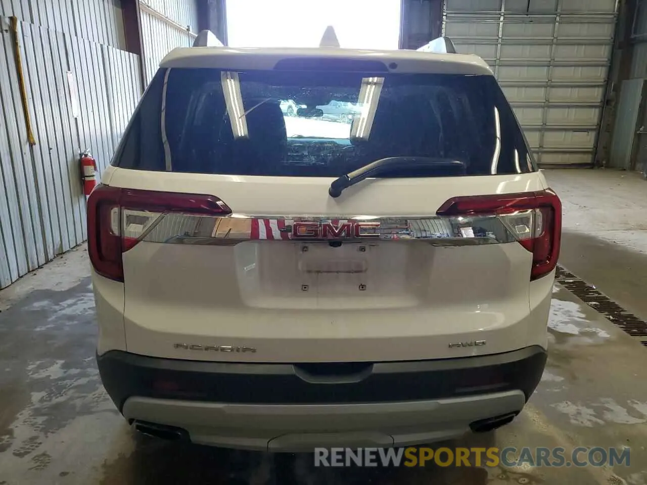 6 Photograph of a damaged car 1GKKNULS1LZ151707 GMC ACADIA 2020