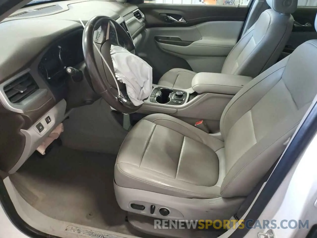 7 Photograph of a damaged car 1GKKNULS1LZ151707 GMC ACADIA 2020