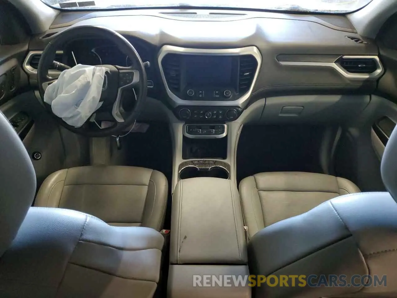 8 Photograph of a damaged car 1GKKNULS1LZ151707 GMC ACADIA 2020