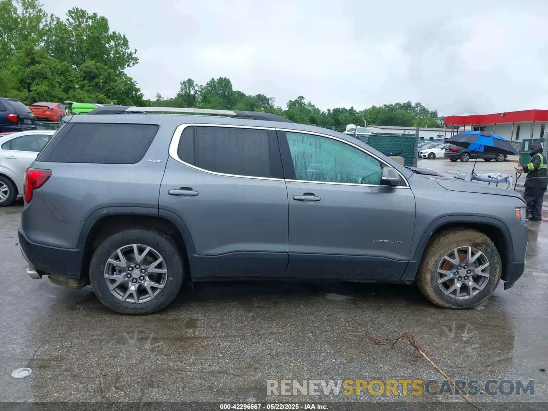 12 Photograph of a damaged car 1GKKNULS2LZ177801 GMC ACADIA 2020