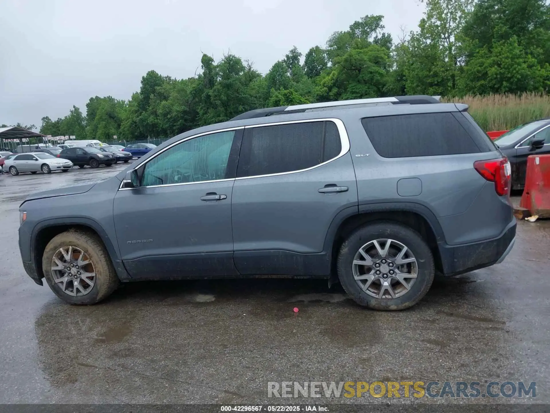 13 Photograph of a damaged car 1GKKNULS2LZ177801 GMC ACADIA 2020