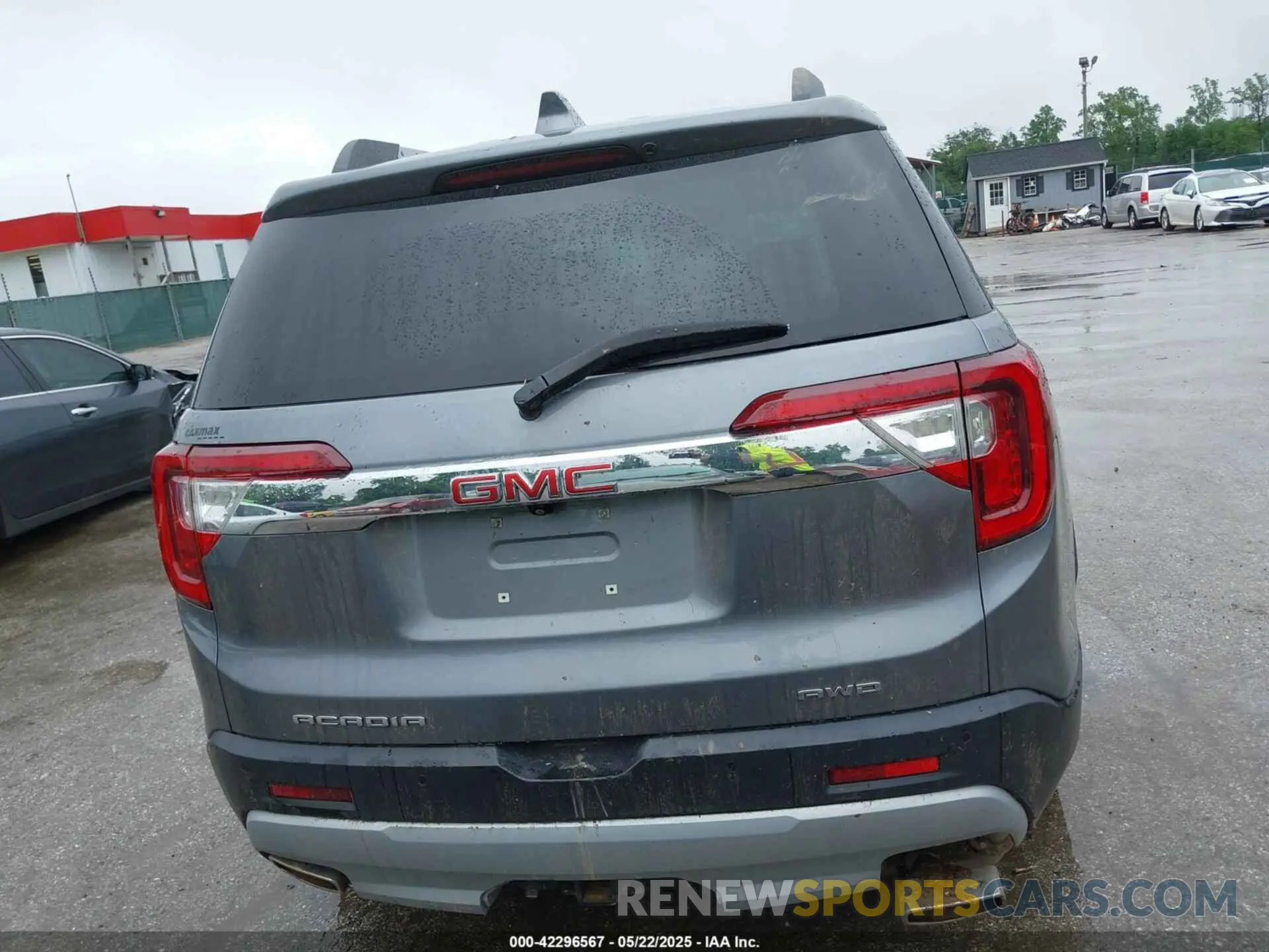 15 Photograph of a damaged car 1GKKNULS2LZ177801 GMC ACADIA 2020