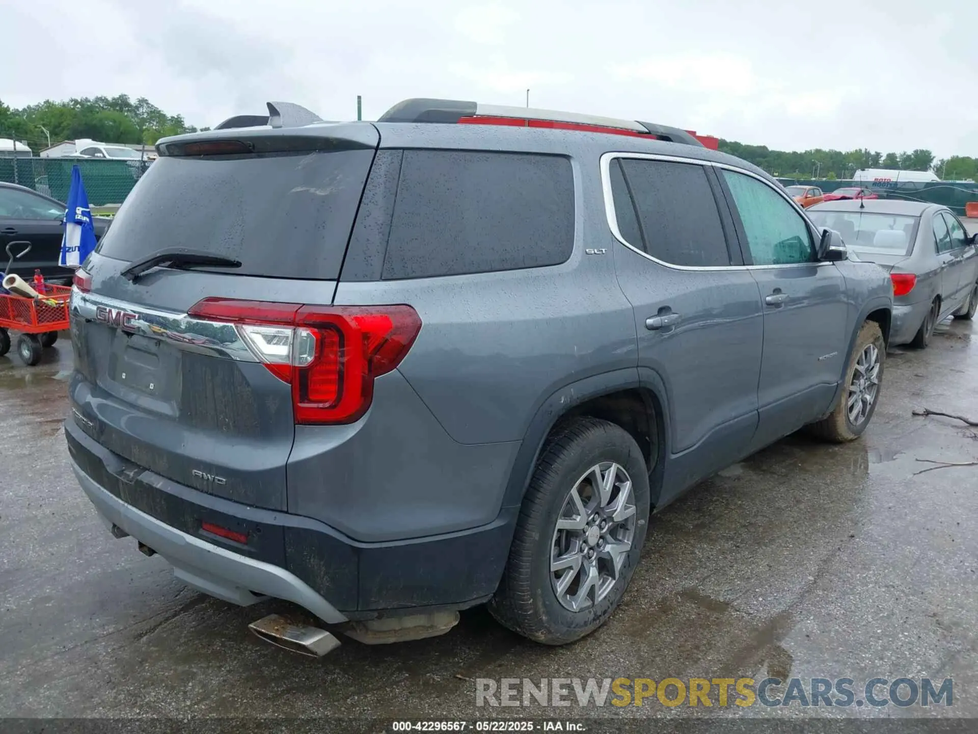 4 Photograph of a damaged car 1GKKNULS2LZ177801 GMC ACADIA 2020
