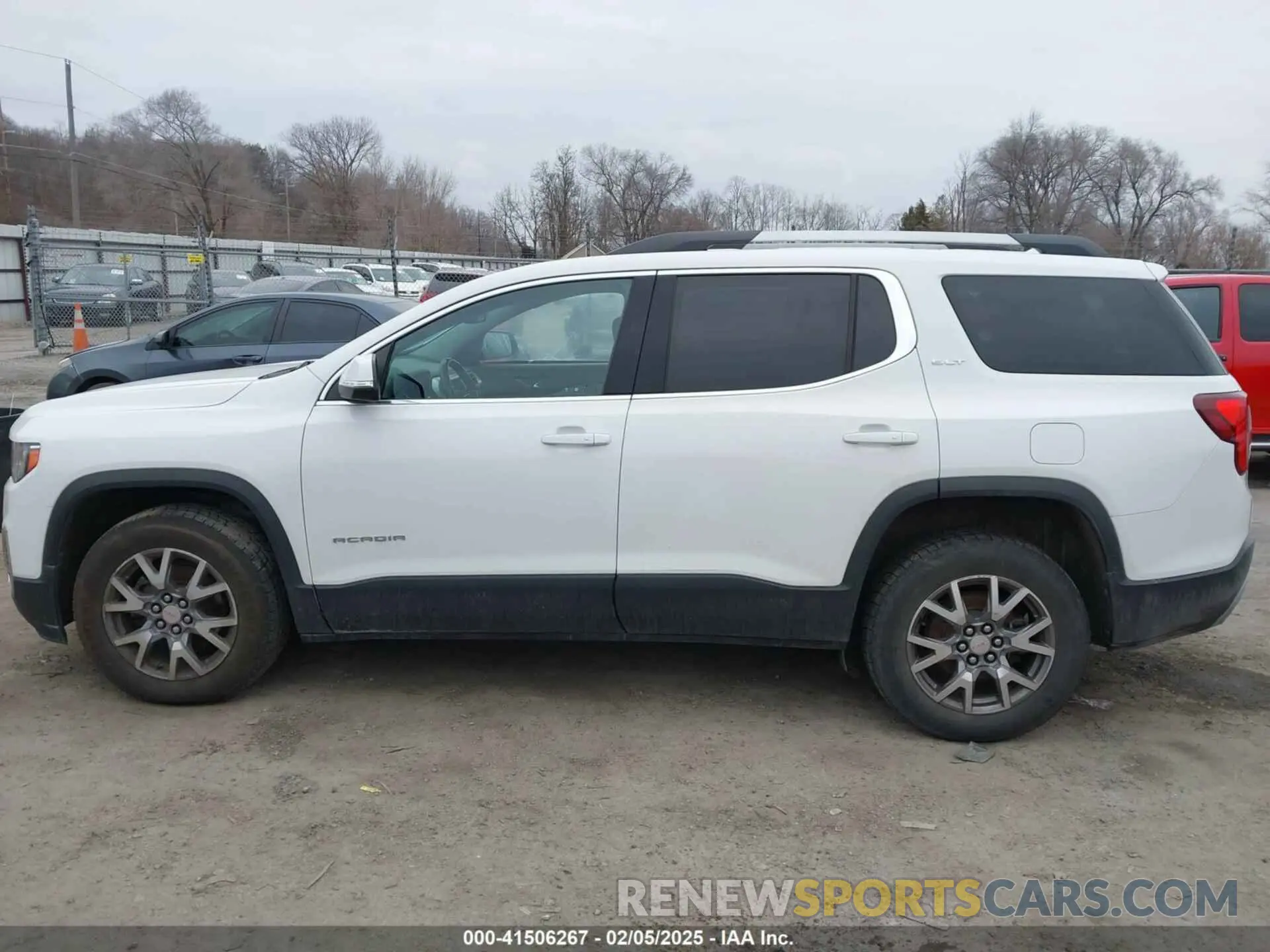 14 Photograph of a damaged car 1GKKNULS3LZ137372 GMC ACADIA 2020