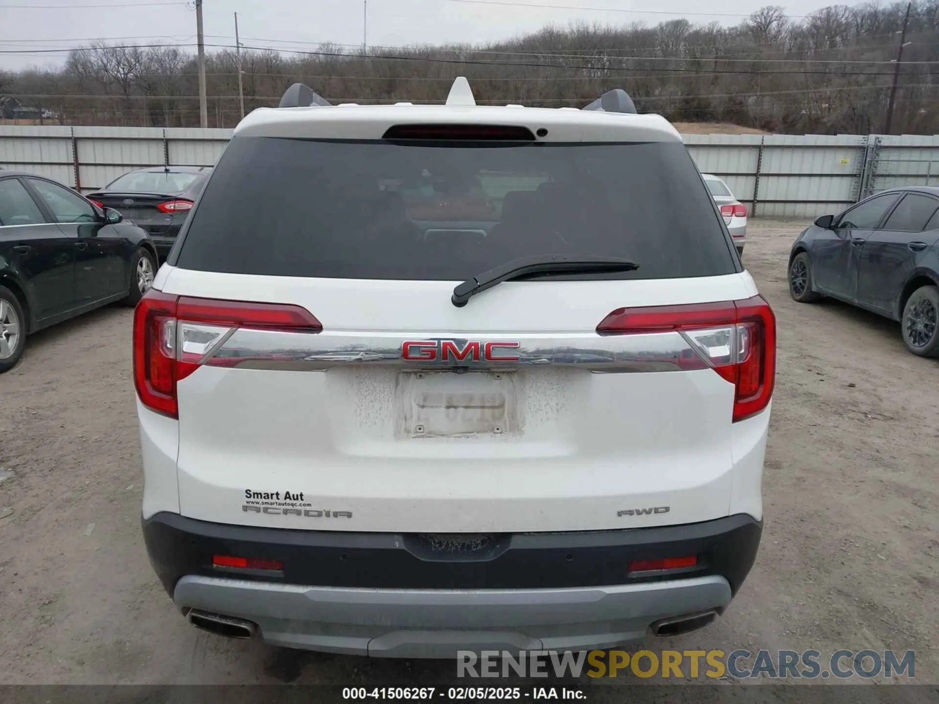 16 Photograph of a damaged car 1GKKNULS3LZ137372 GMC ACADIA 2020