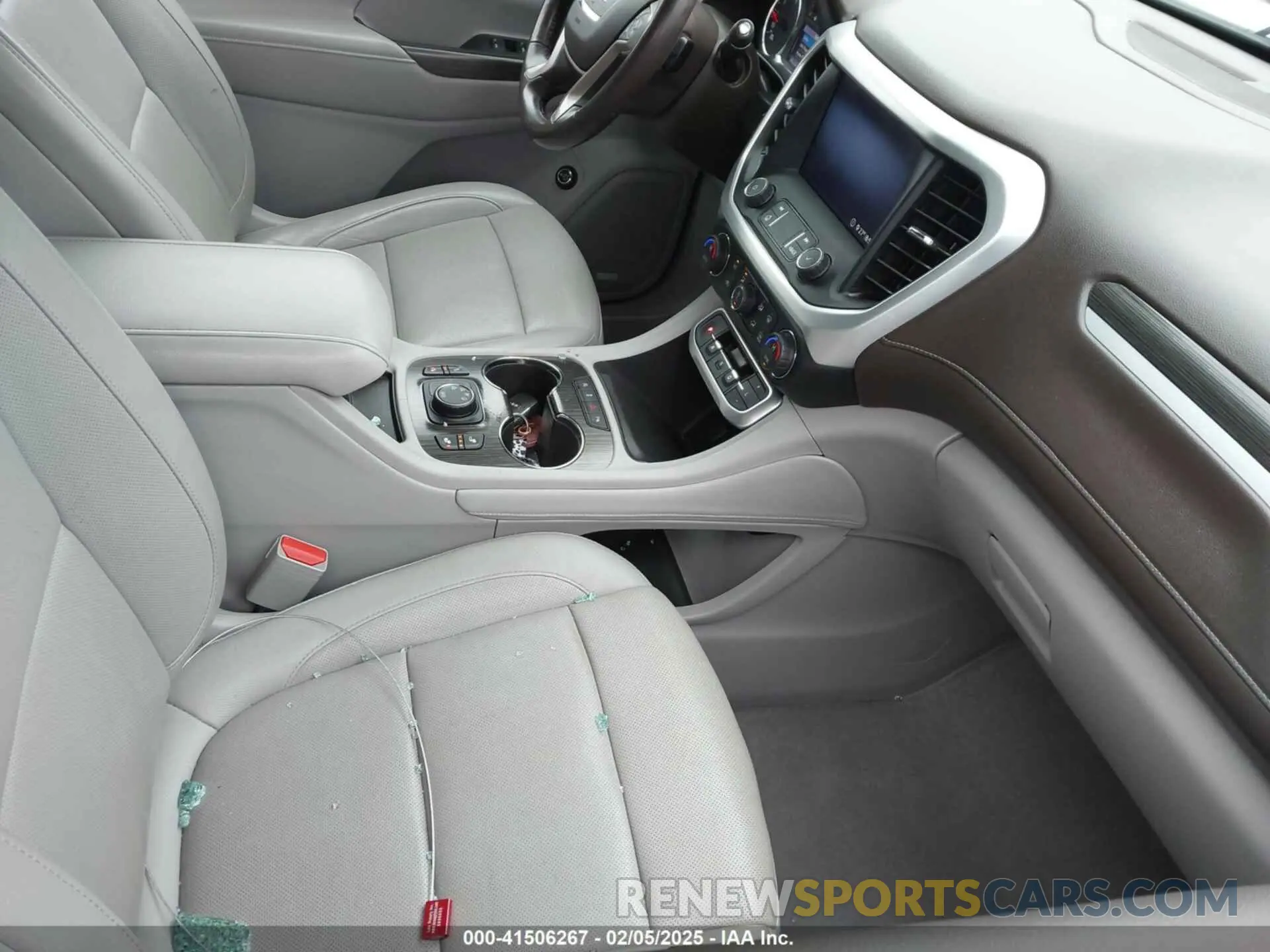 5 Photograph of a damaged car 1GKKNULS3LZ137372 GMC ACADIA 2020