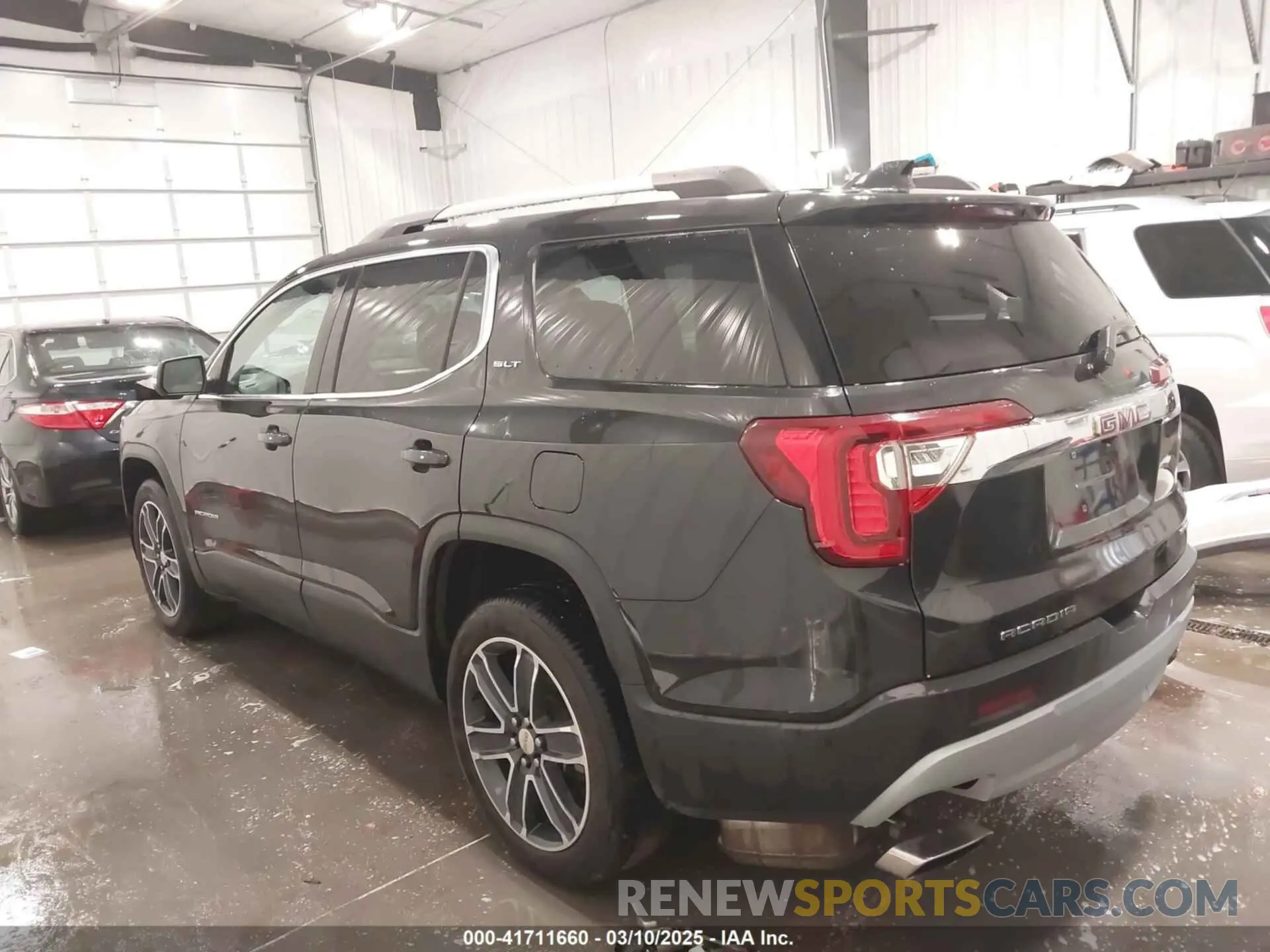 15 Photograph of a damaged car 1GKKNULS4LZ160546 GMC ACADIA 2020