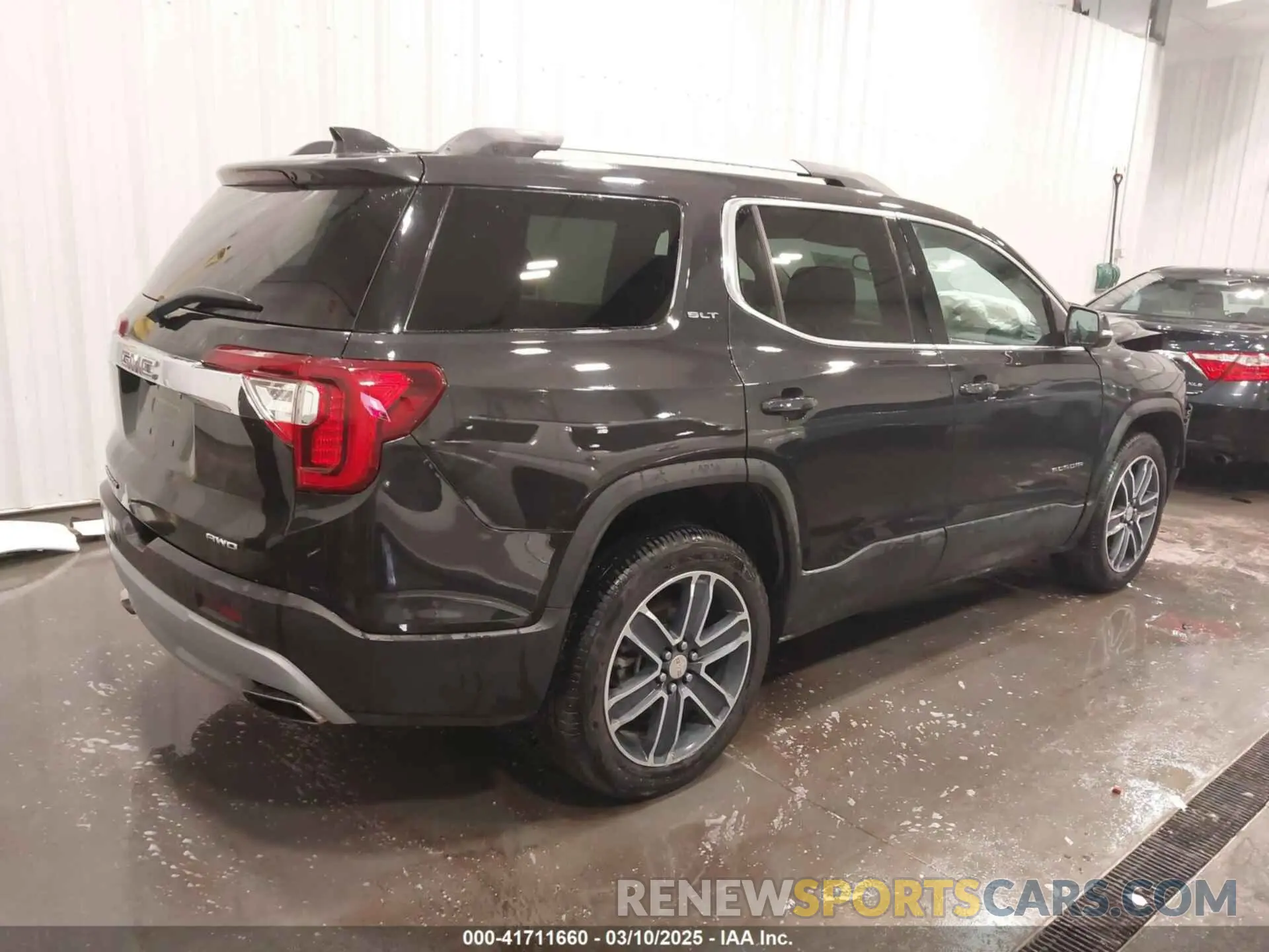 4 Photograph of a damaged car 1GKKNULS4LZ160546 GMC ACADIA 2020