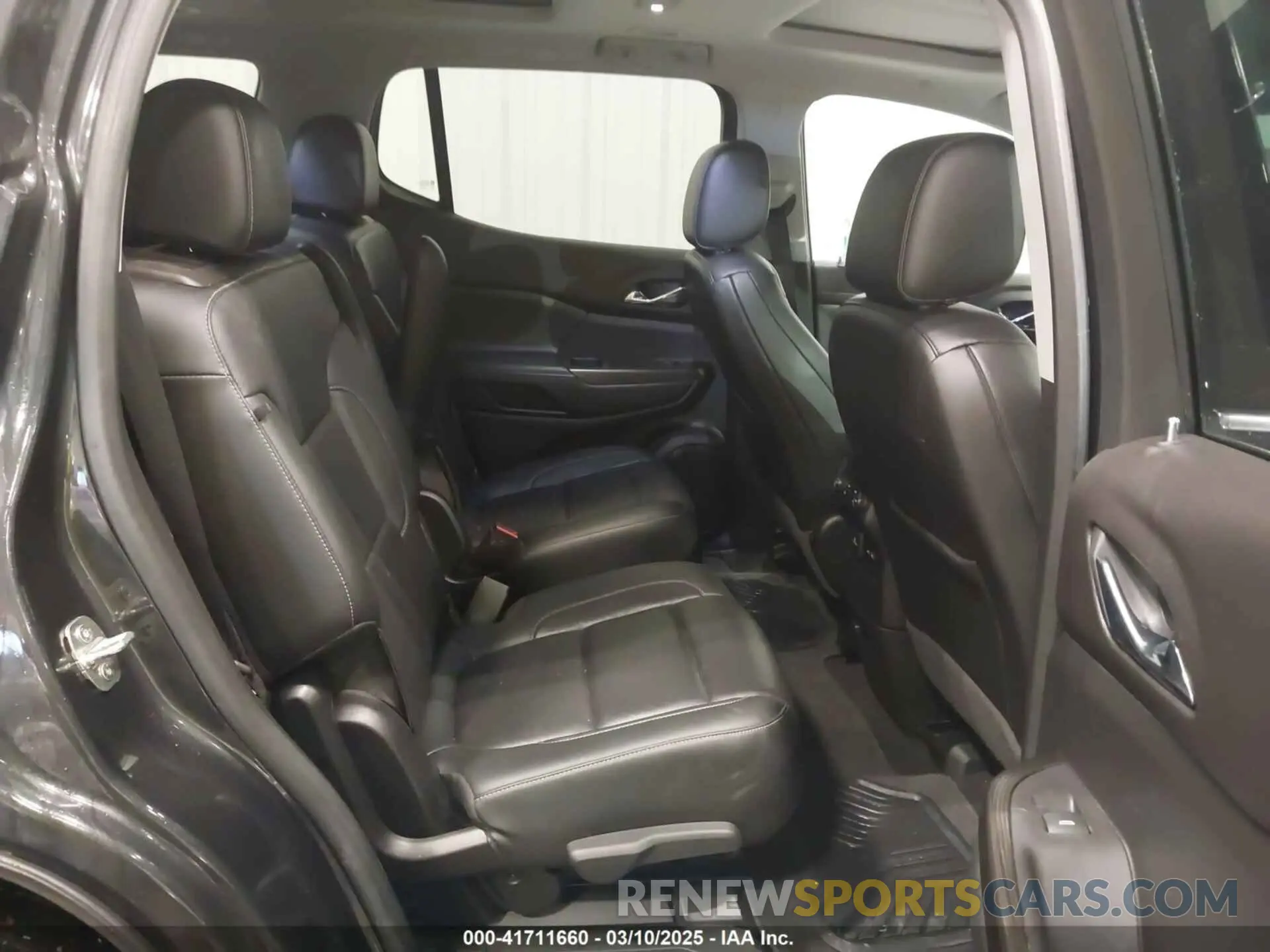 8 Photograph of a damaged car 1GKKNULS4LZ160546 GMC ACADIA 2020