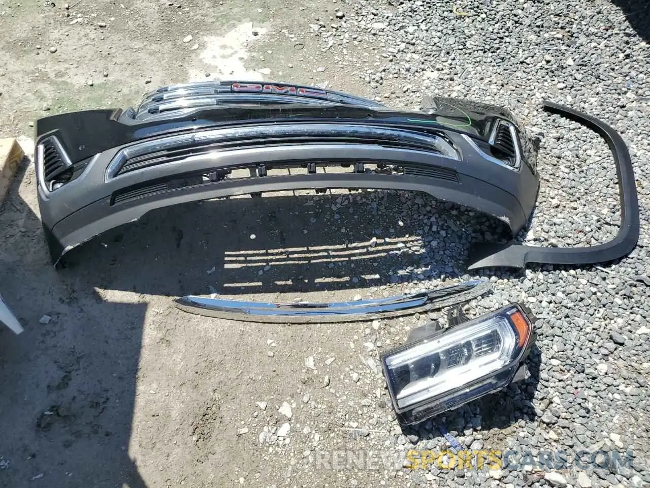 13 Photograph of a damaged car 1GKKNULS4LZ208174 GMC ACADIA 2020