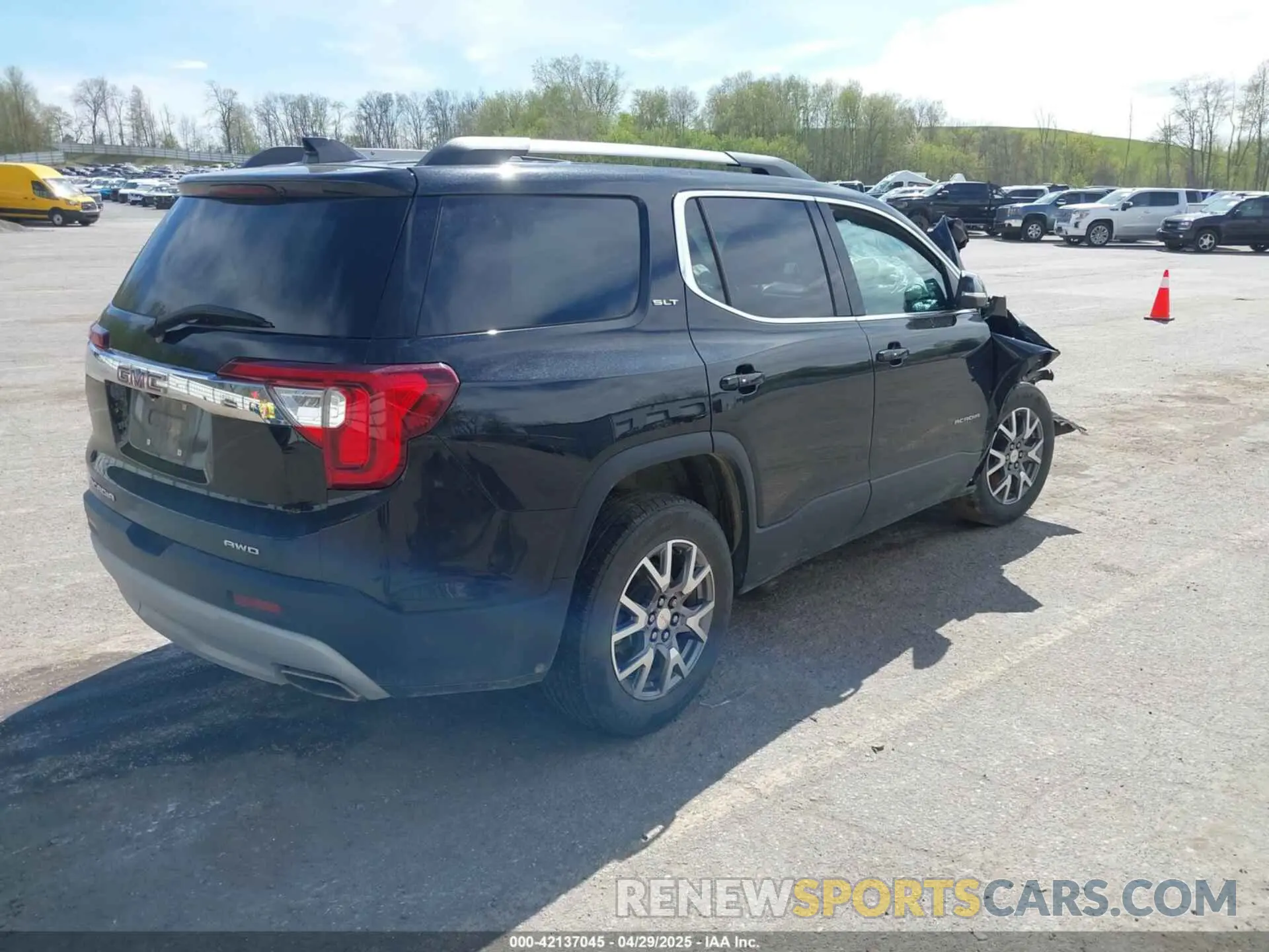 4 Photograph of a damaged car 1GKKNULS4LZ228764 GMC ACADIA 2020