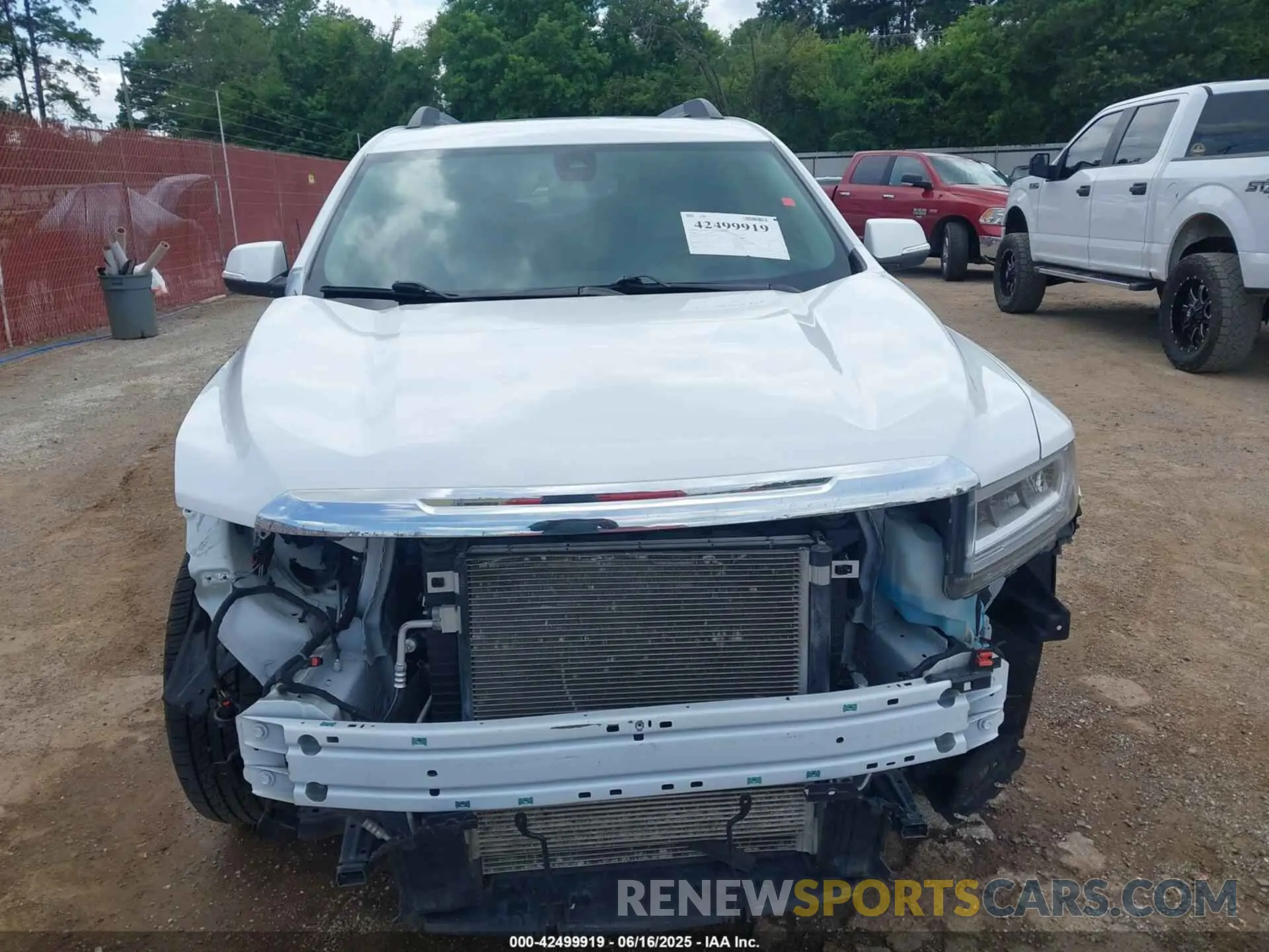 13 Photograph of a damaged car 1GKKNULS5LZ200276 GMC ACADIA 2020