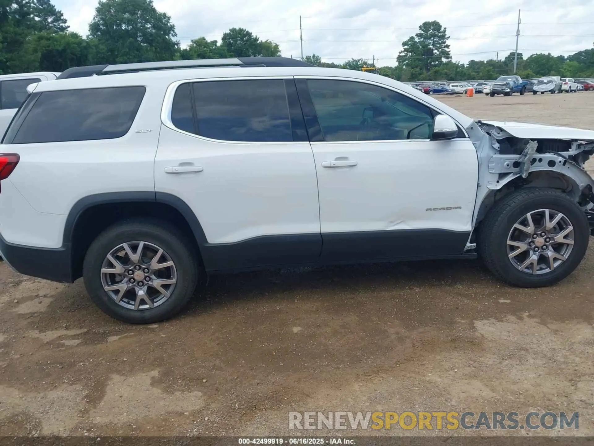 14 Photograph of a damaged car 1GKKNULS5LZ200276 GMC ACADIA 2020