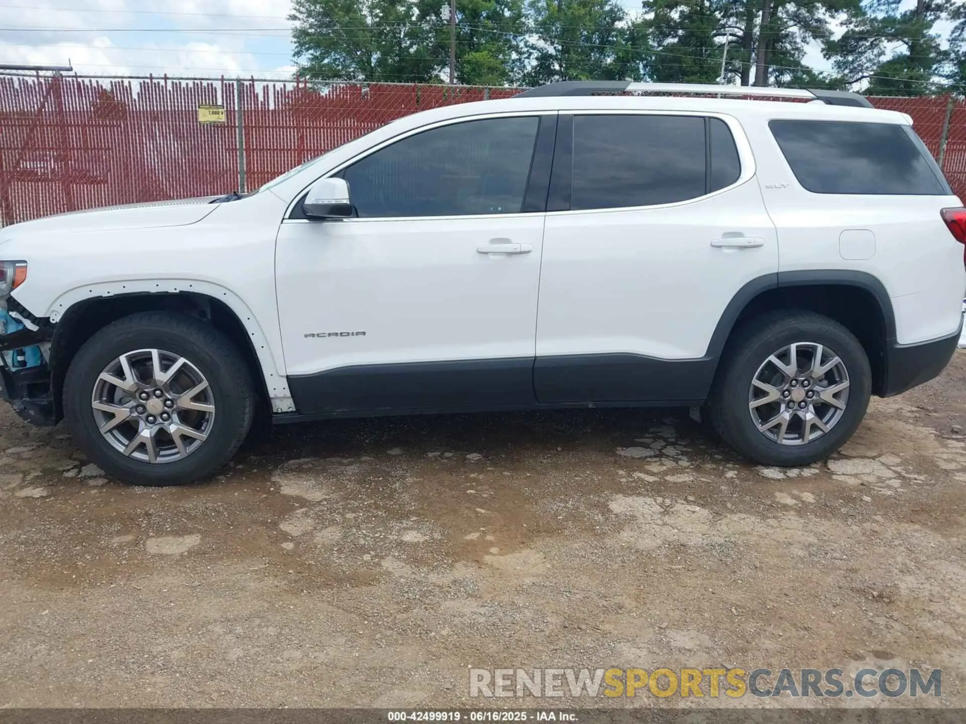 15 Photograph of a damaged car 1GKKNULS5LZ200276 GMC ACADIA 2020