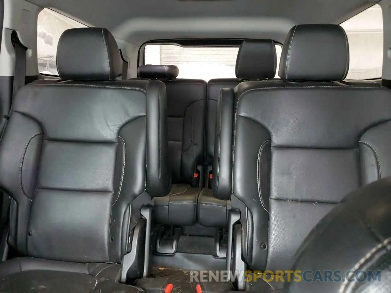 10 Photograph of a damaged car 1GKKNULS6LZ132957 GMC ACADIA 2020