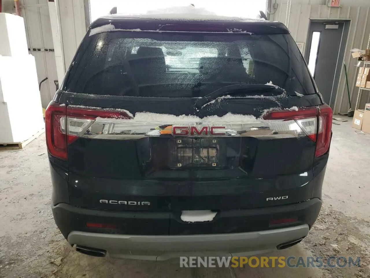 6 Photograph of a damaged car 1GKKNULS6LZ132957 GMC ACADIA 2020