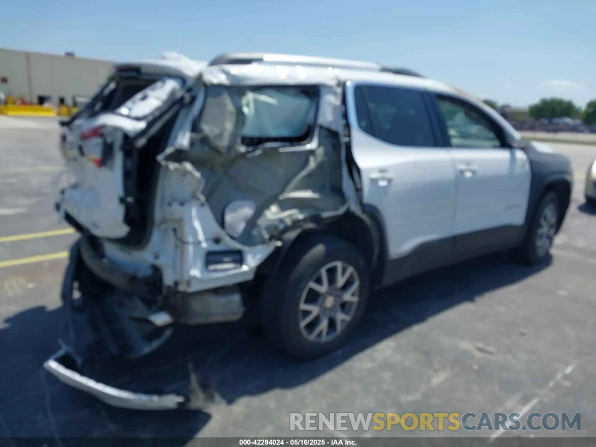 6 Photograph of a damaged car 1GKKNULS8LZ124343 GMC ACADIA 2020