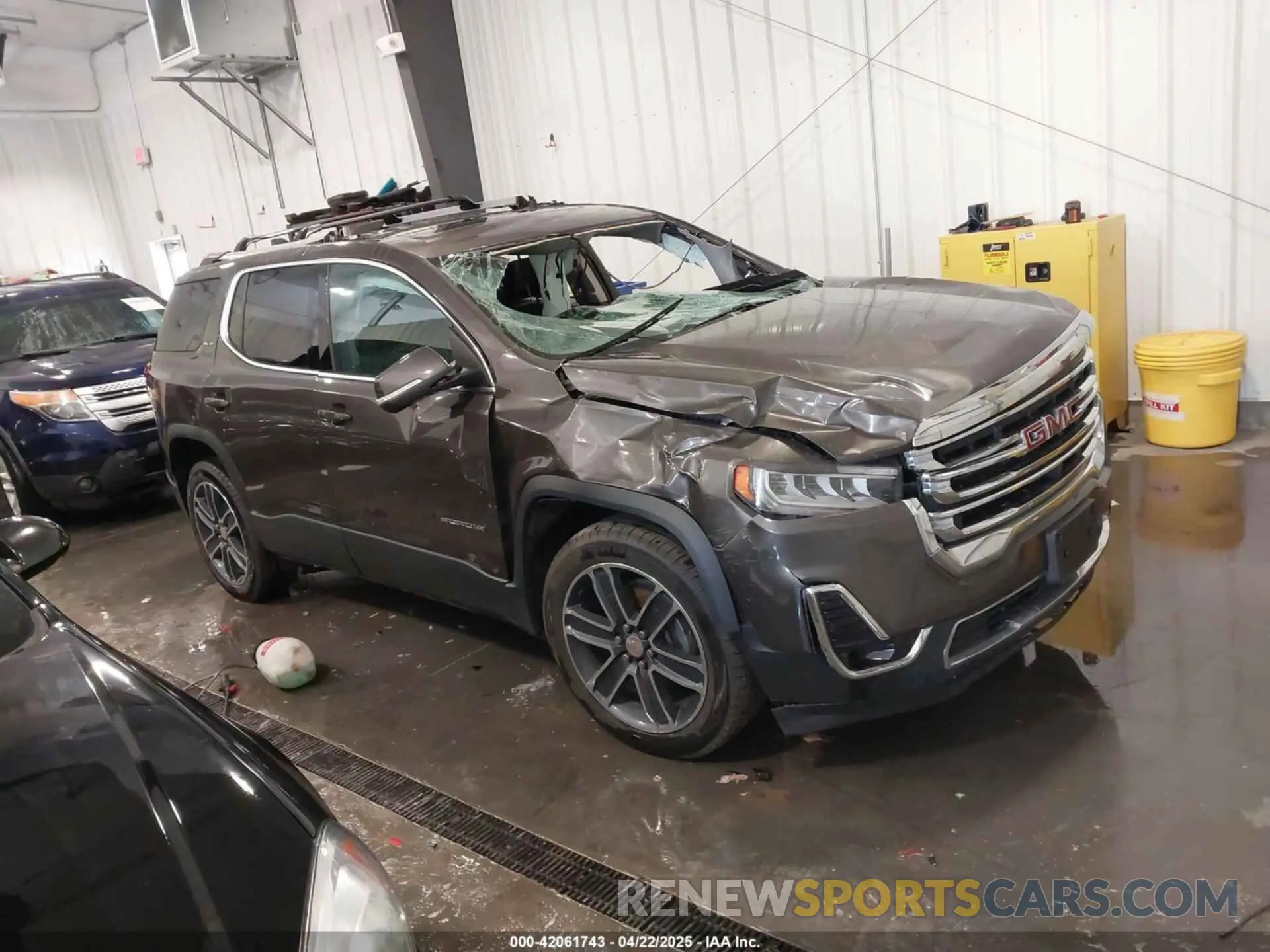 1 Photograph of a damaged car 1GKKNULS8LZ154037 GMC ACADIA 2020