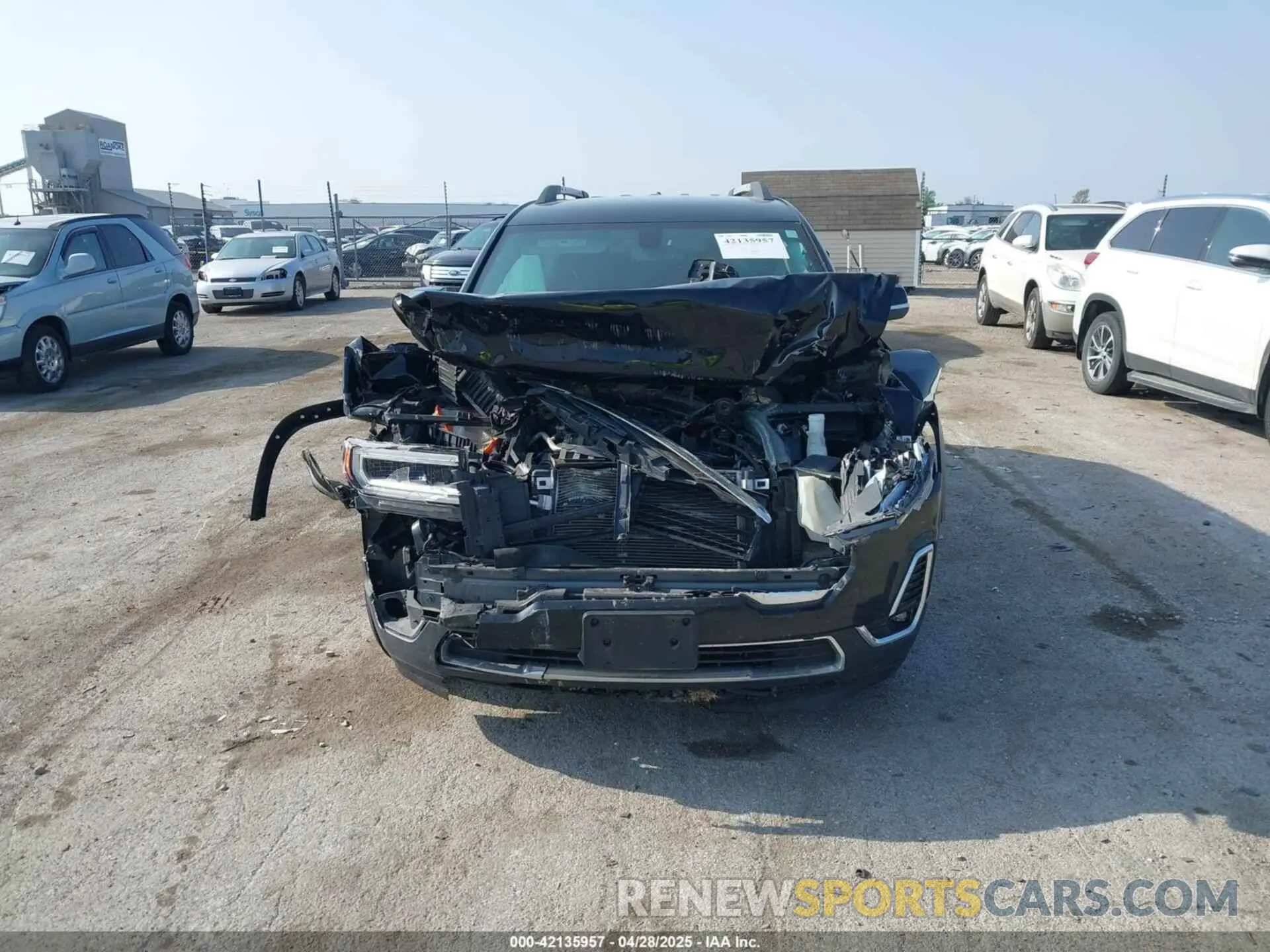 13 Photograph of a damaged car 1GKKNULS8LZ154507 GMC ACADIA 2020