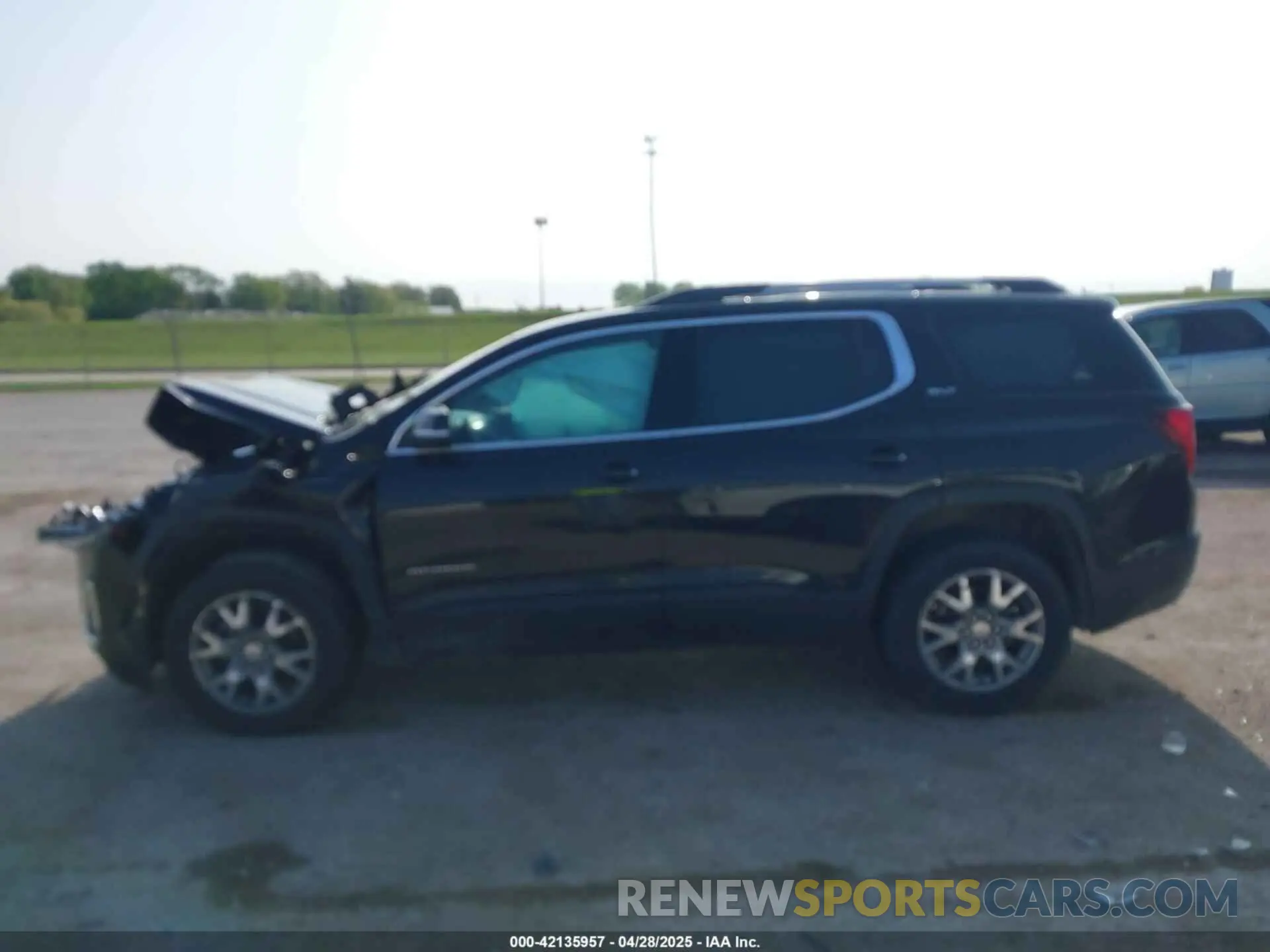 15 Photograph of a damaged car 1GKKNULS8LZ154507 GMC ACADIA 2020