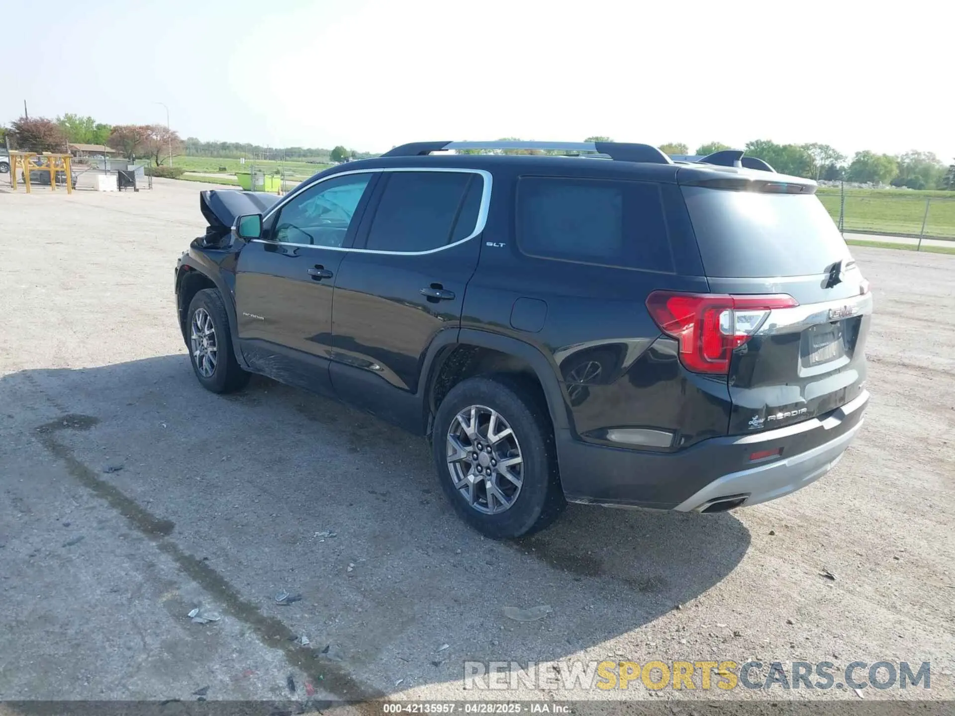3 Photograph of a damaged car 1GKKNULS8LZ154507 GMC ACADIA 2020