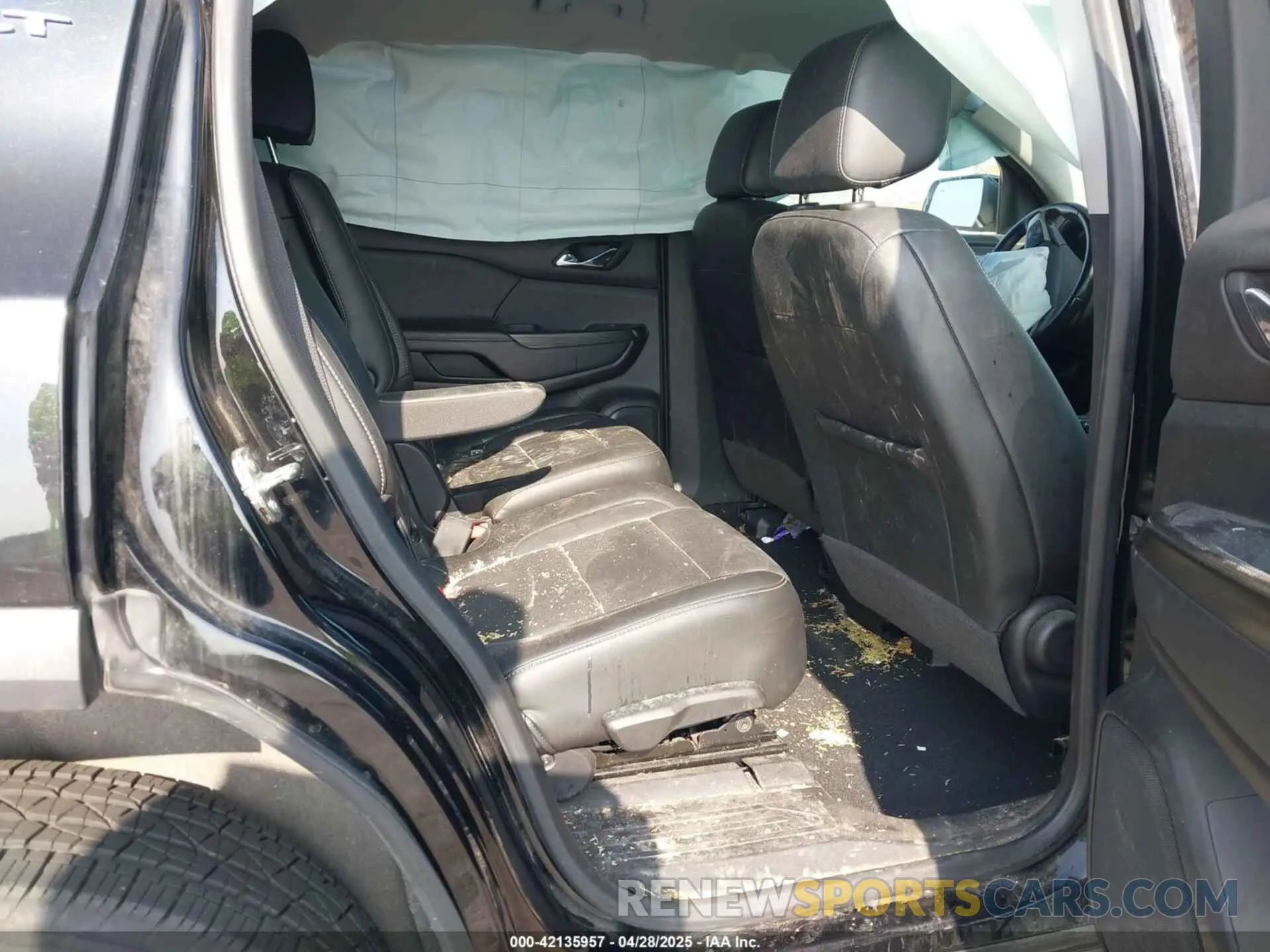 8 Photograph of a damaged car 1GKKNULS8LZ154507 GMC ACADIA 2020