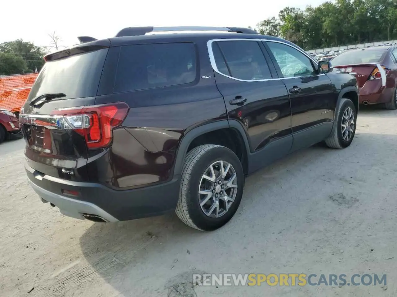 3 Photograph of a damaged car 1GKKNULS8LZ208369 GMC ACADIA 2020