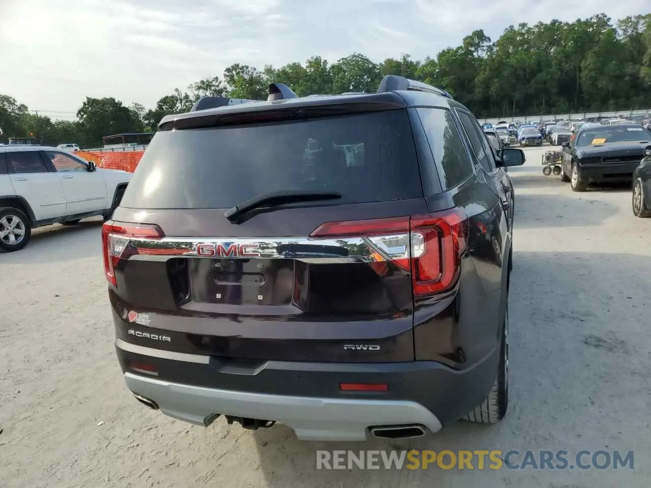 6 Photograph of a damaged car 1GKKNULS8LZ208369 GMC ACADIA 2020