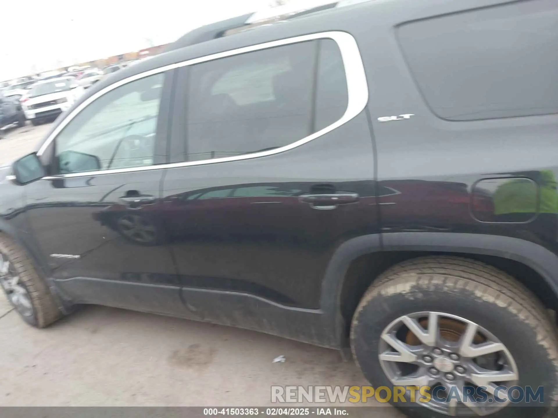 15 Photograph of a damaged car 1GKKNULS9LZ160798 GMC ACADIA 2020