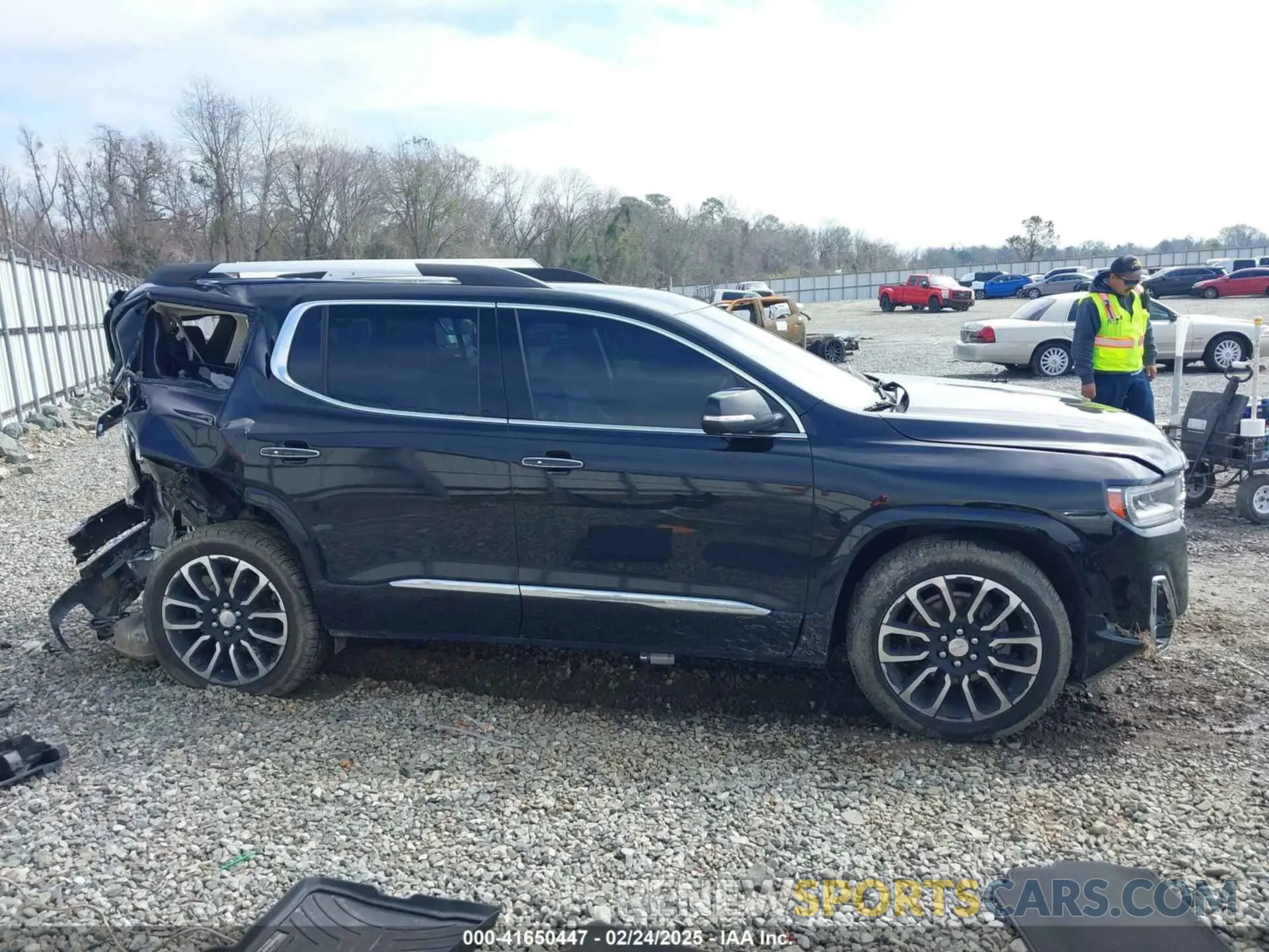 13 Photograph of a damaged car 1GKKNXLS0LZ114519 GMC ACADIA 2020