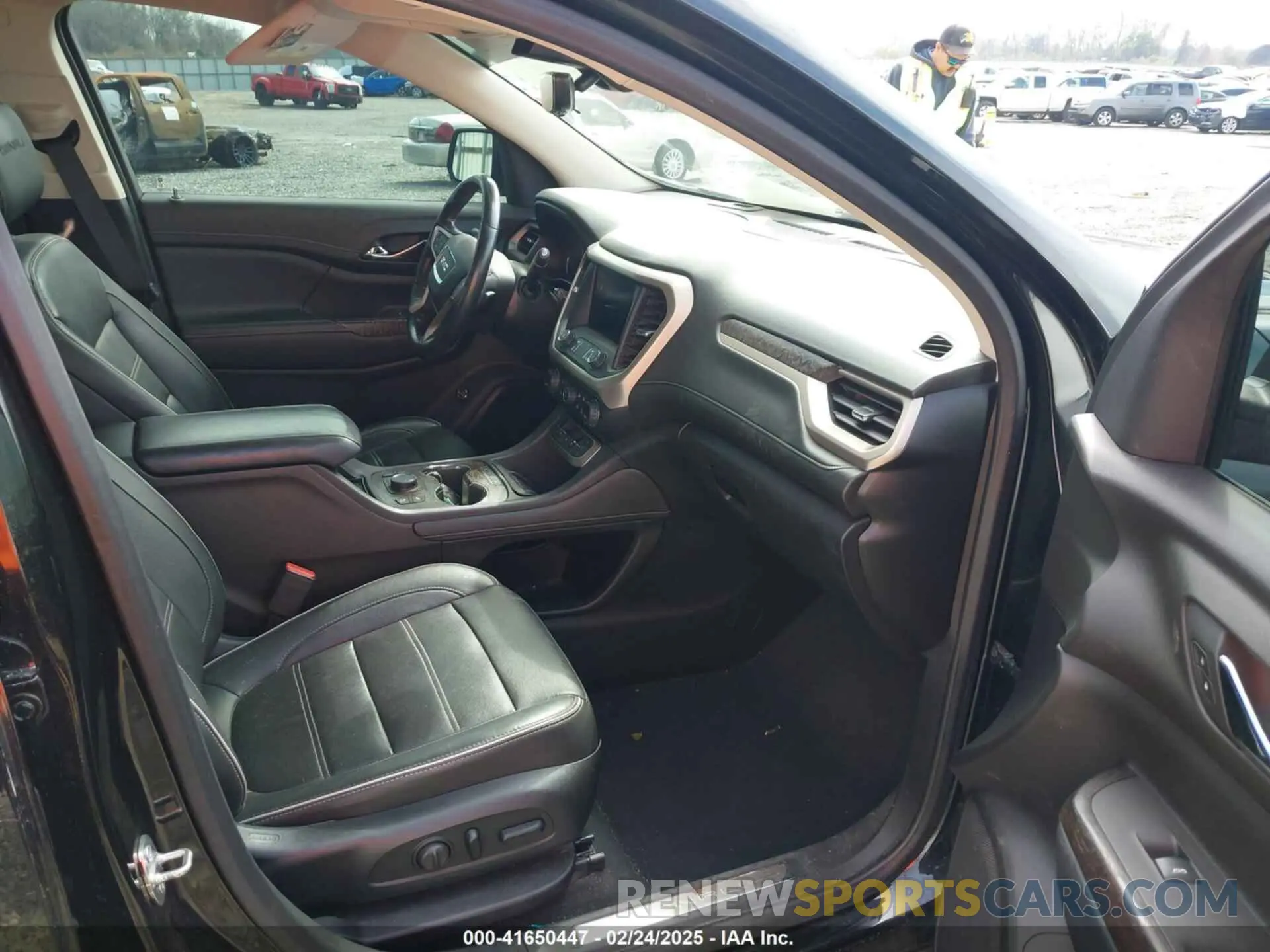 5 Photograph of a damaged car 1GKKNXLS0LZ114519 GMC ACADIA 2020