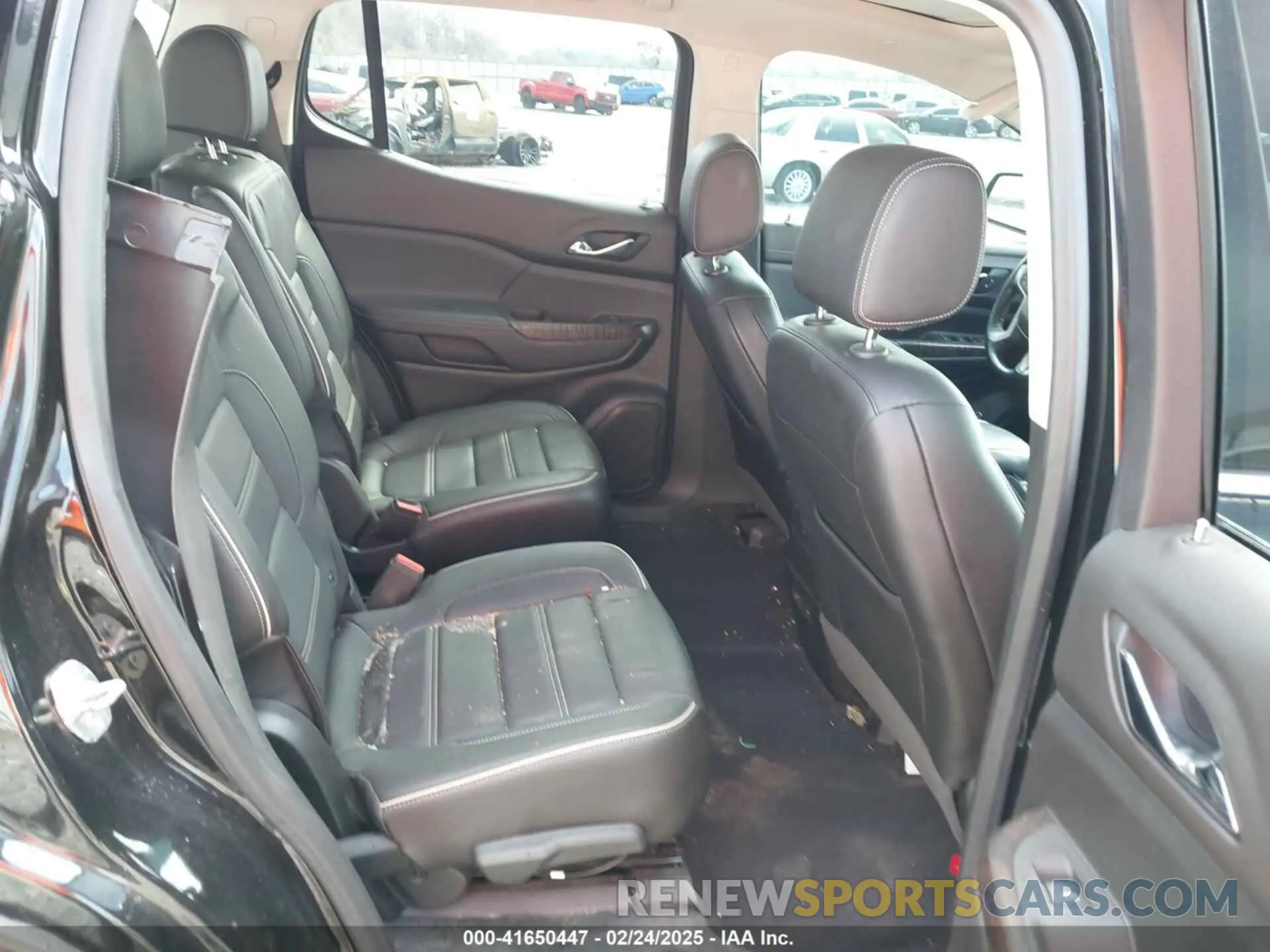 8 Photograph of a damaged car 1GKKNXLS0LZ114519 GMC ACADIA 2020