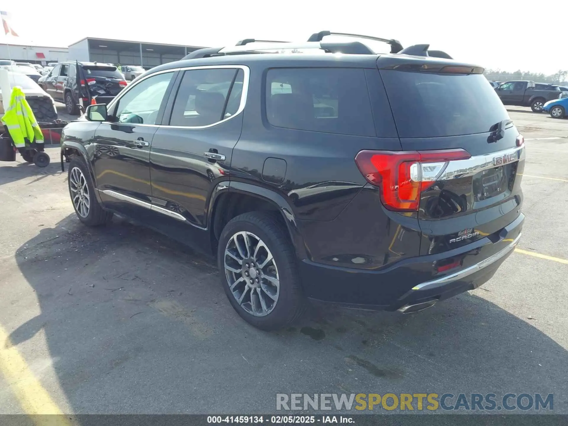 3 Photograph of a damaged car 1GKKNXLS1LZ115016 GMC ACADIA 2020