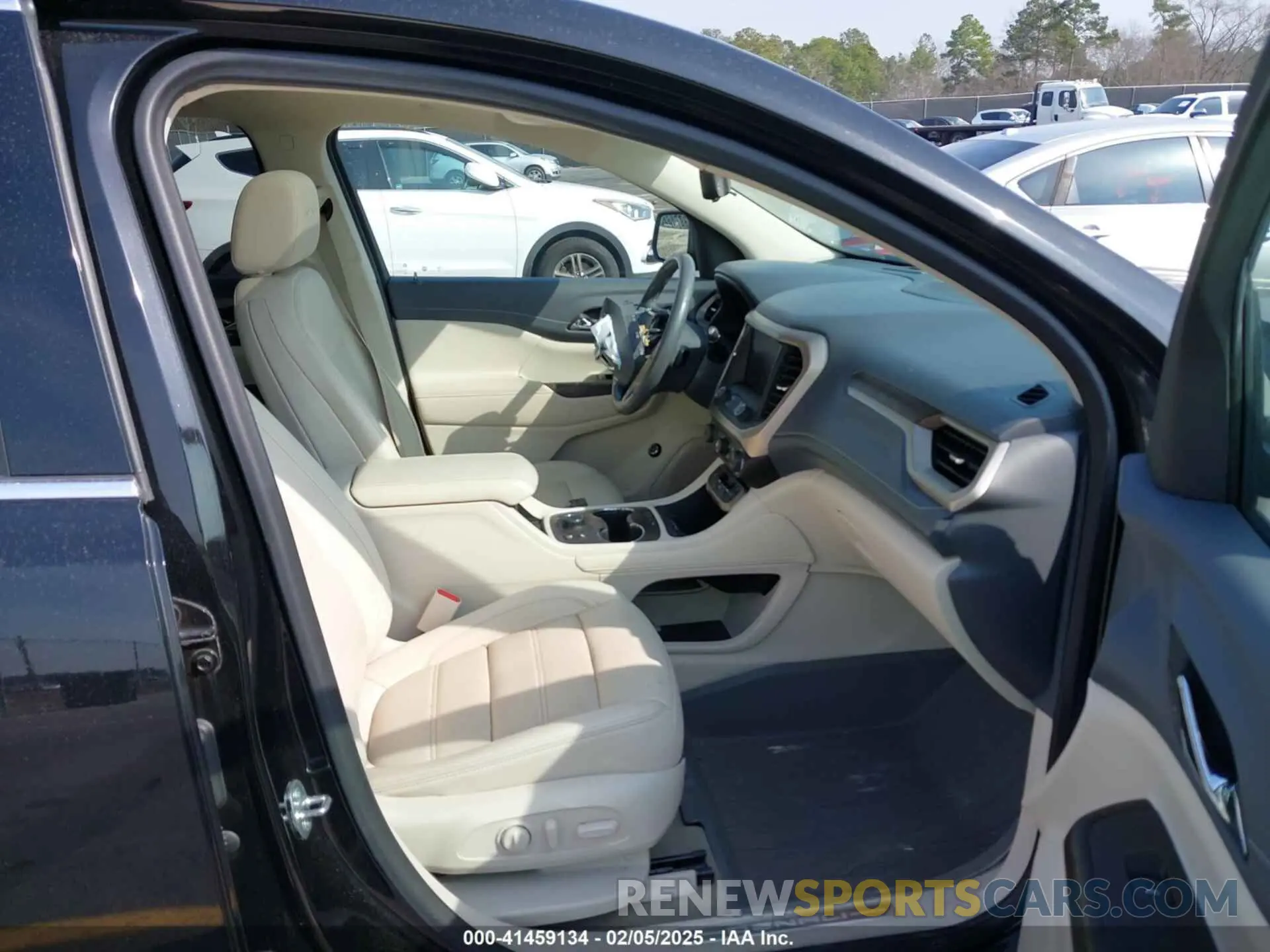 5 Photograph of a damaged car 1GKKNXLS1LZ115016 GMC ACADIA 2020
