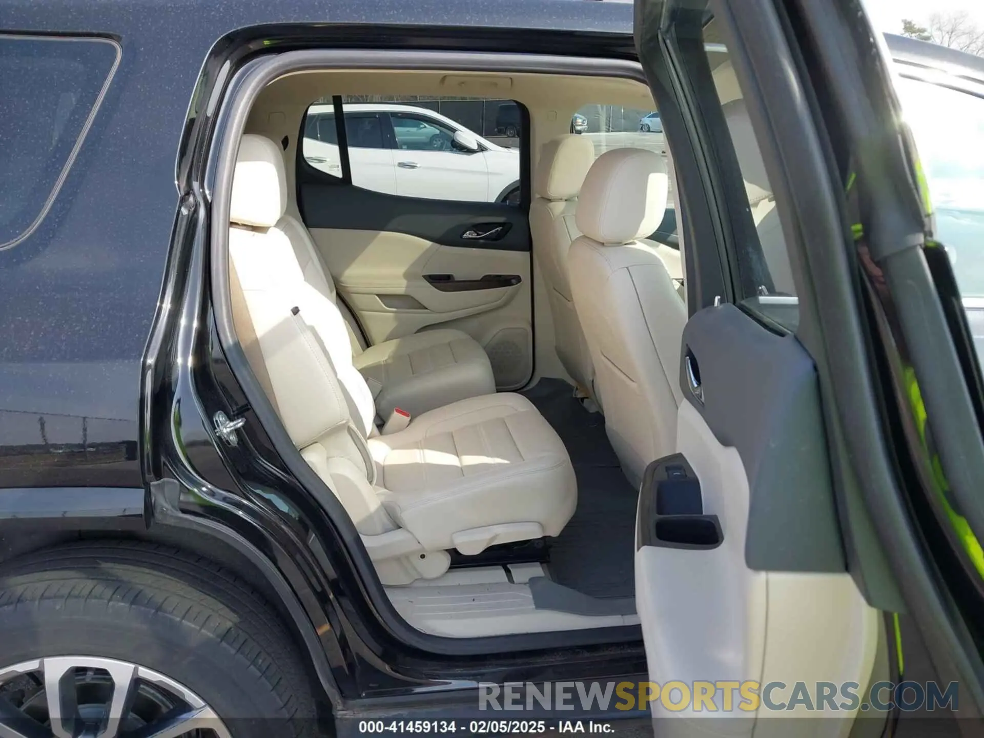 8 Photograph of a damaged car 1GKKNXLS1LZ115016 GMC ACADIA 2020