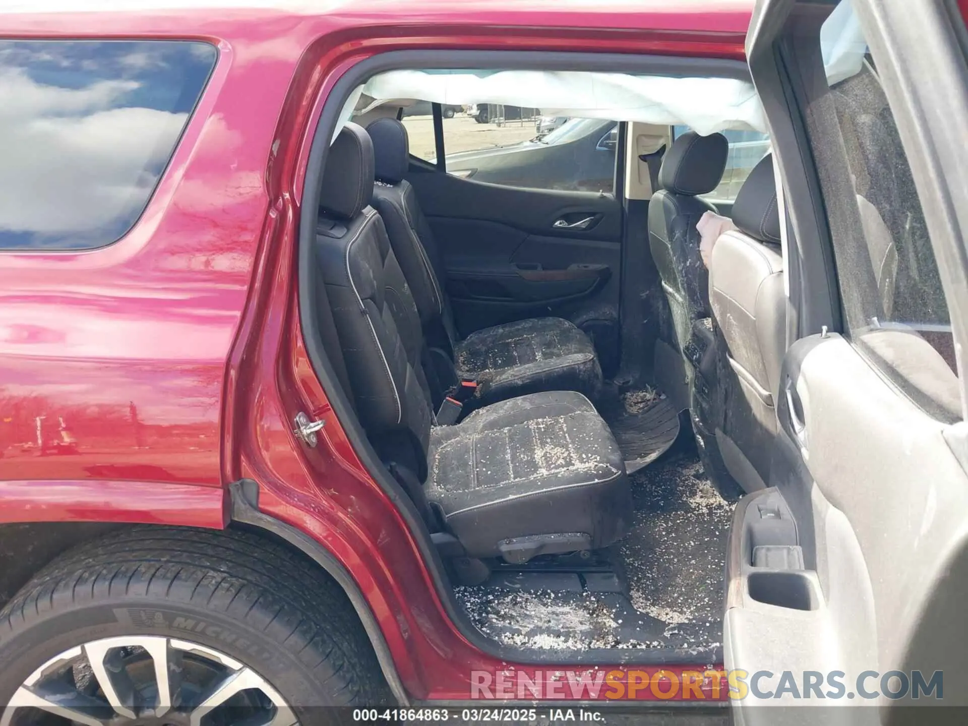 8 Photograph of a damaged car 1GKKNXLS3LZ143383 GMC ACADIA 2020