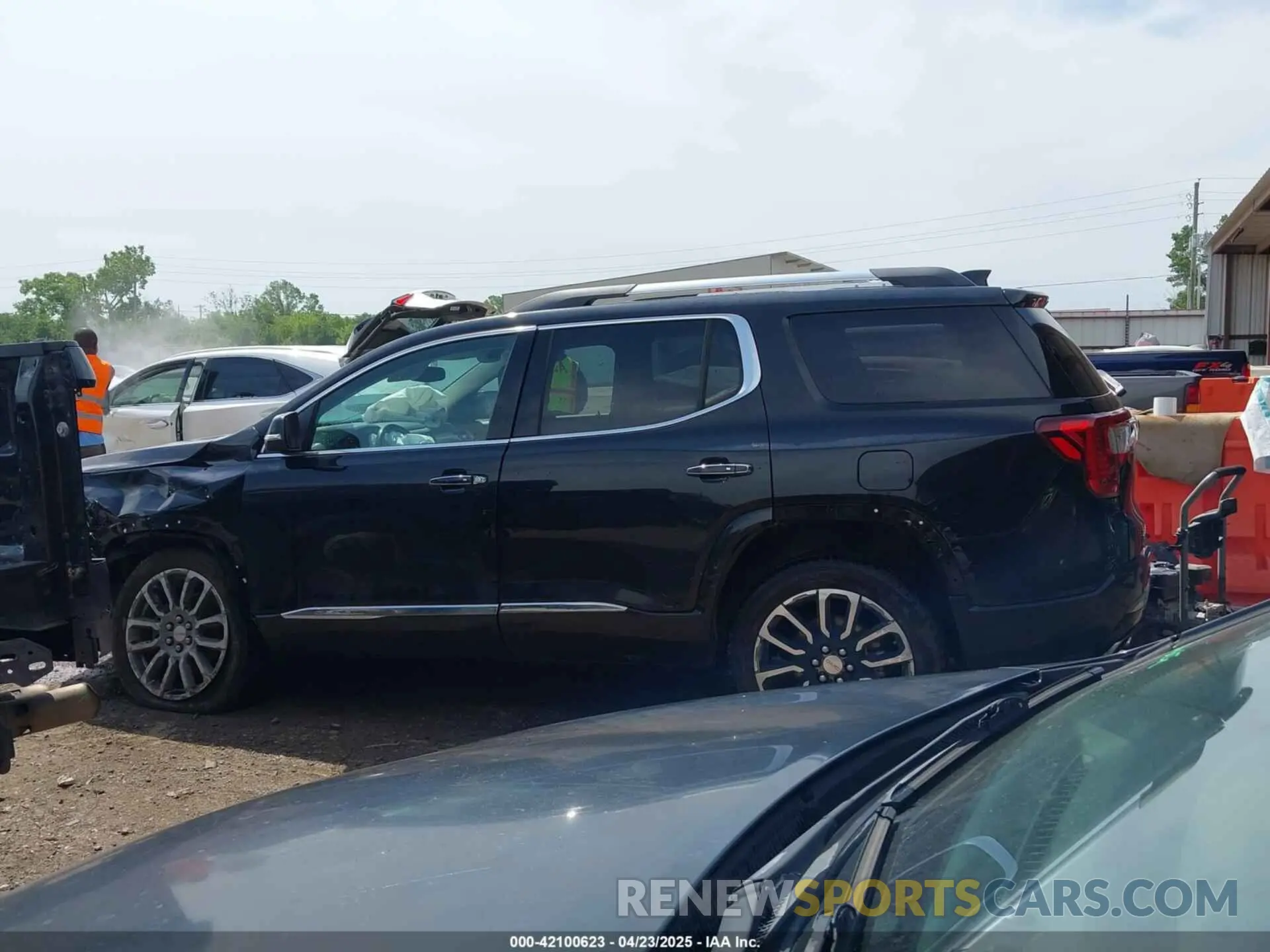 14 Photograph of a damaged car 1GKKNXLS4LZ113406 GMC ACADIA 2020