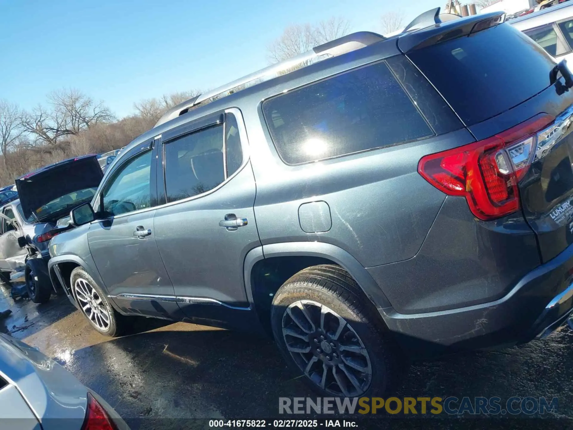 15 Photograph of a damaged car 1GKKNXLS4LZ224196 GMC ACADIA 2020