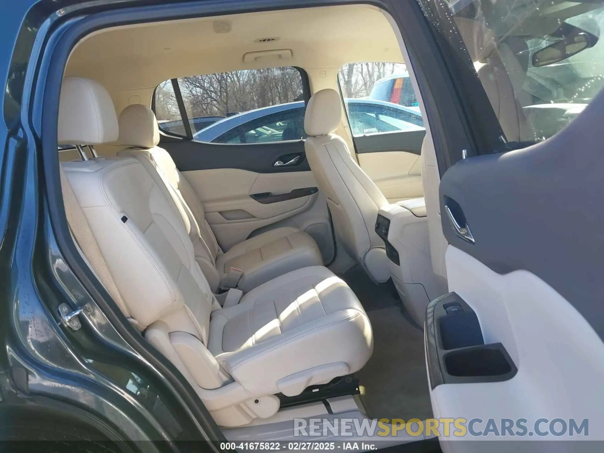 8 Photograph of a damaged car 1GKKNXLS4LZ224196 GMC ACADIA 2020