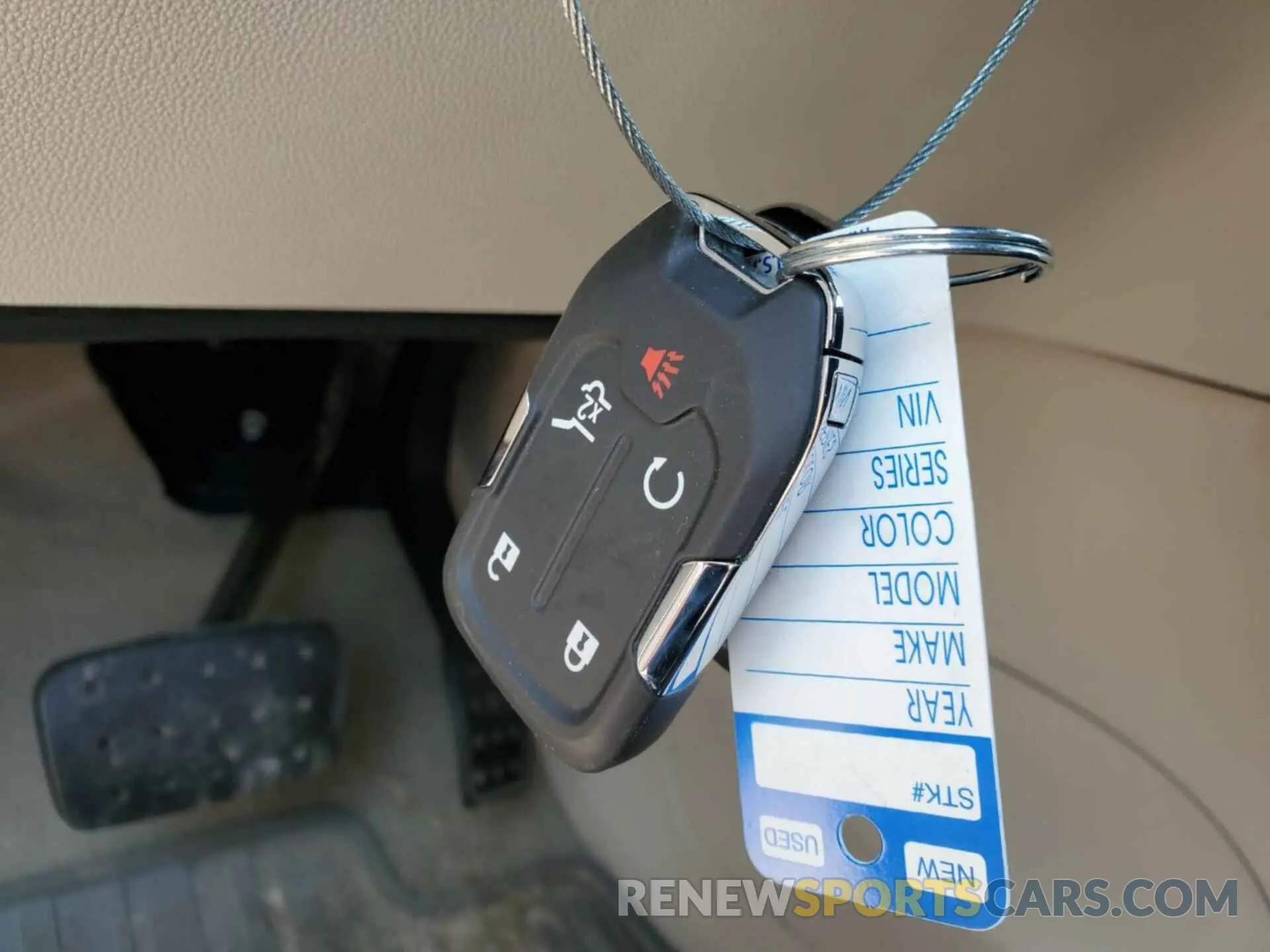 6 Photograph of a damaged car 1GKKNXLS5LZ204457 GMC ACADIA 2020