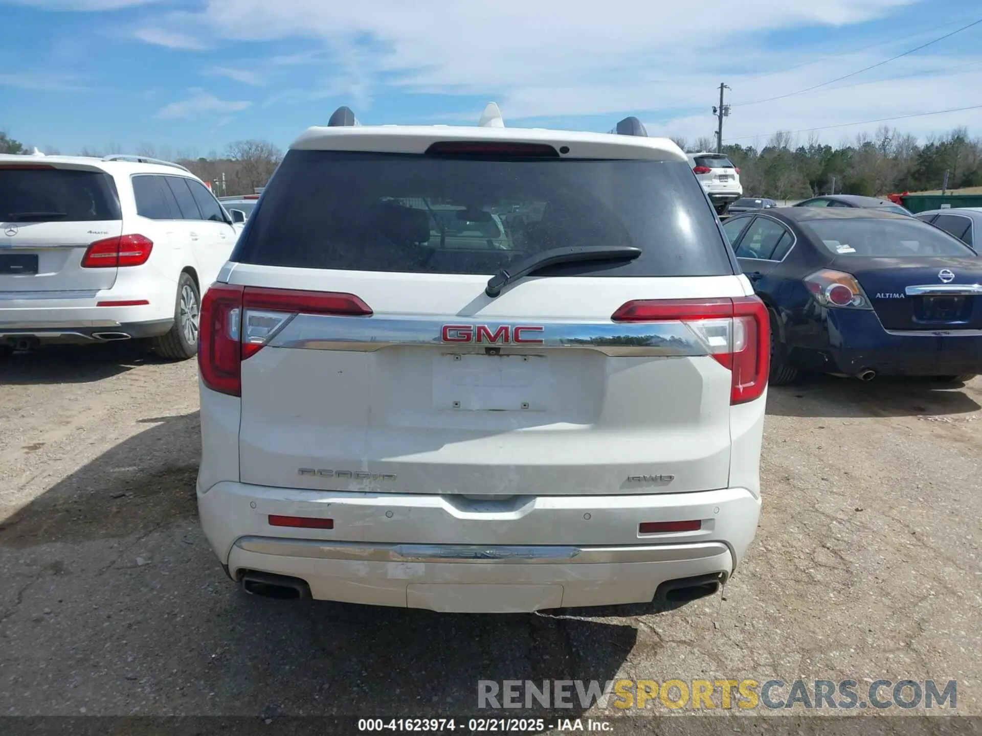 15 Photograph of a damaged car 1GKKNXLS7LZ112041 GMC ACADIA 2020