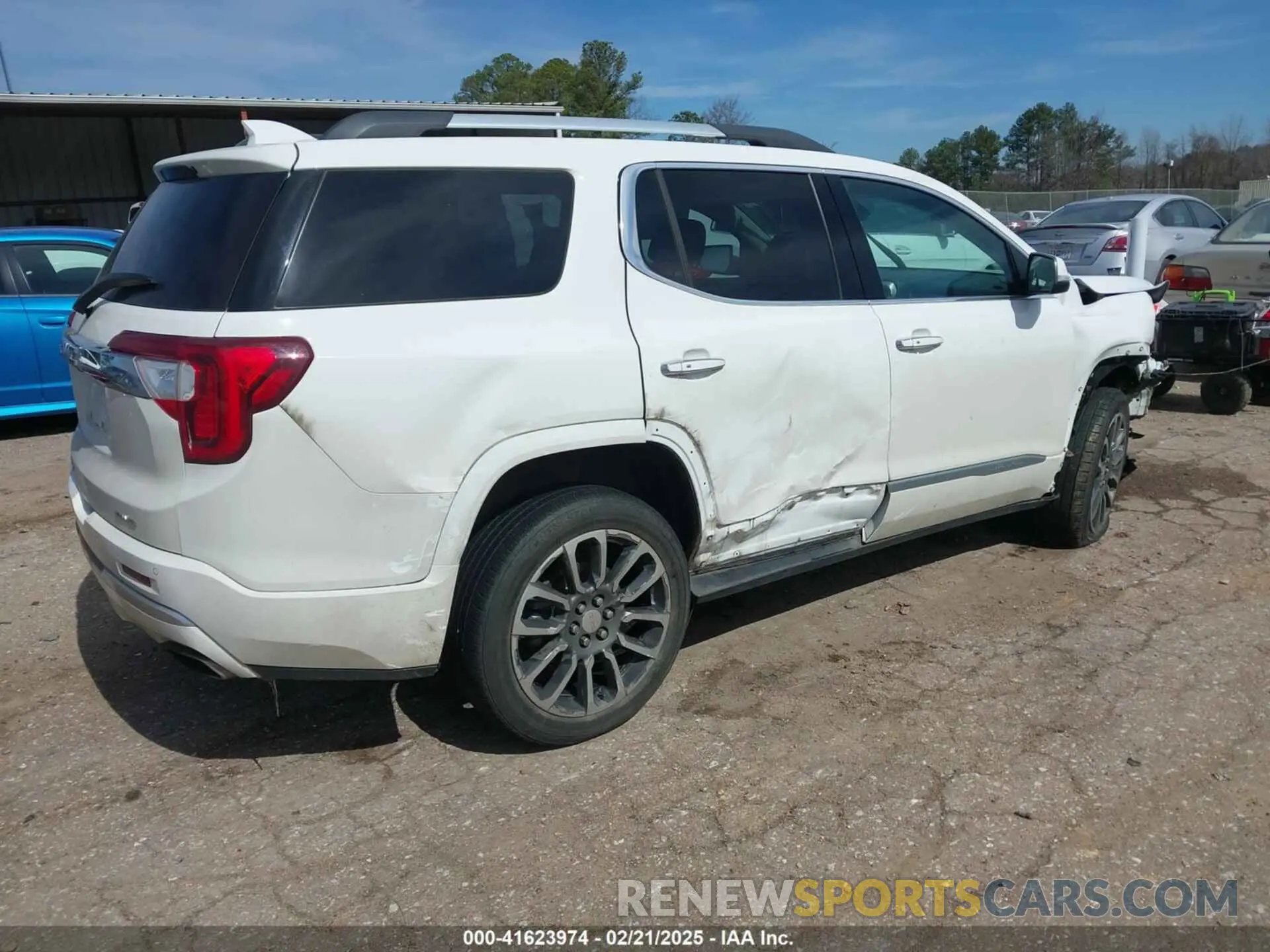 4 Photograph of a damaged car 1GKKNXLS7LZ112041 GMC ACADIA 2020