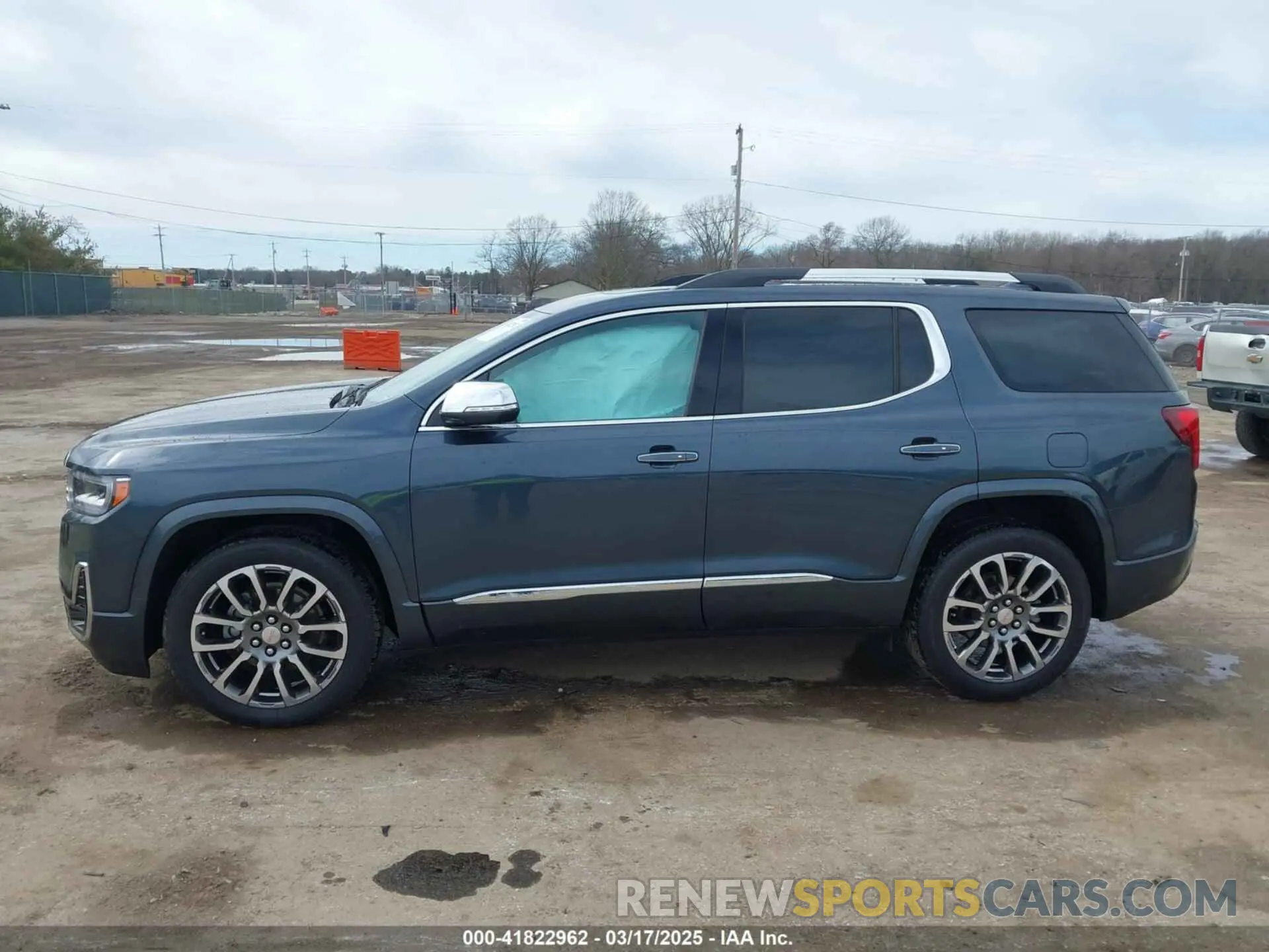 15 Photograph of a damaged car 1GKKNXLS8LZ216800 GMC ACADIA 2020