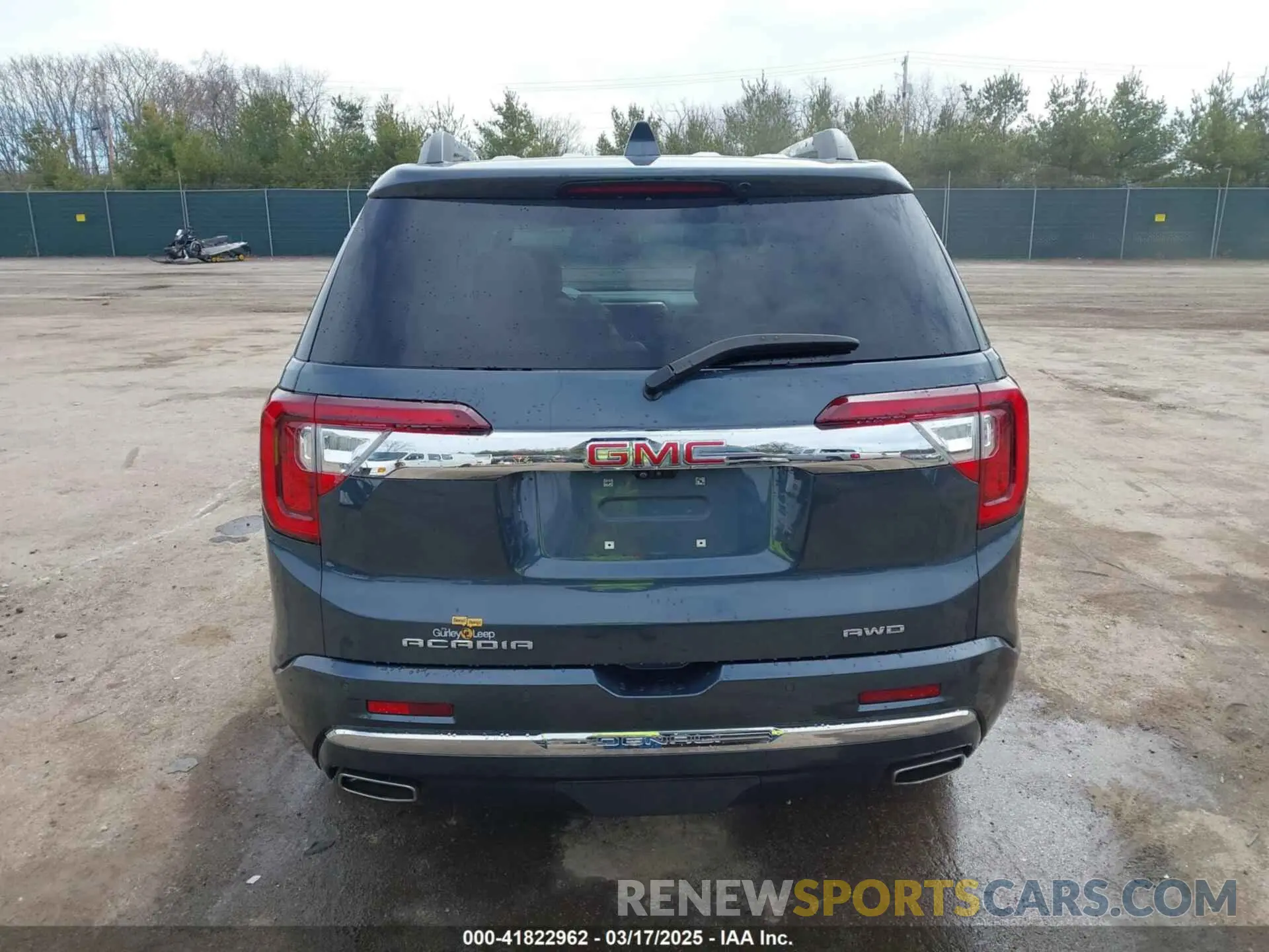 17 Photograph of a damaged car 1GKKNXLS8LZ216800 GMC ACADIA 2020