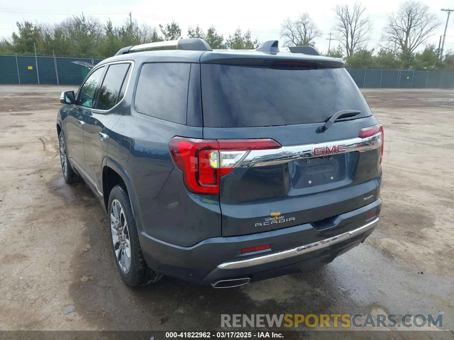 3 Photograph of a damaged car 1GKKNXLS8LZ216800 GMC ACADIA 2020