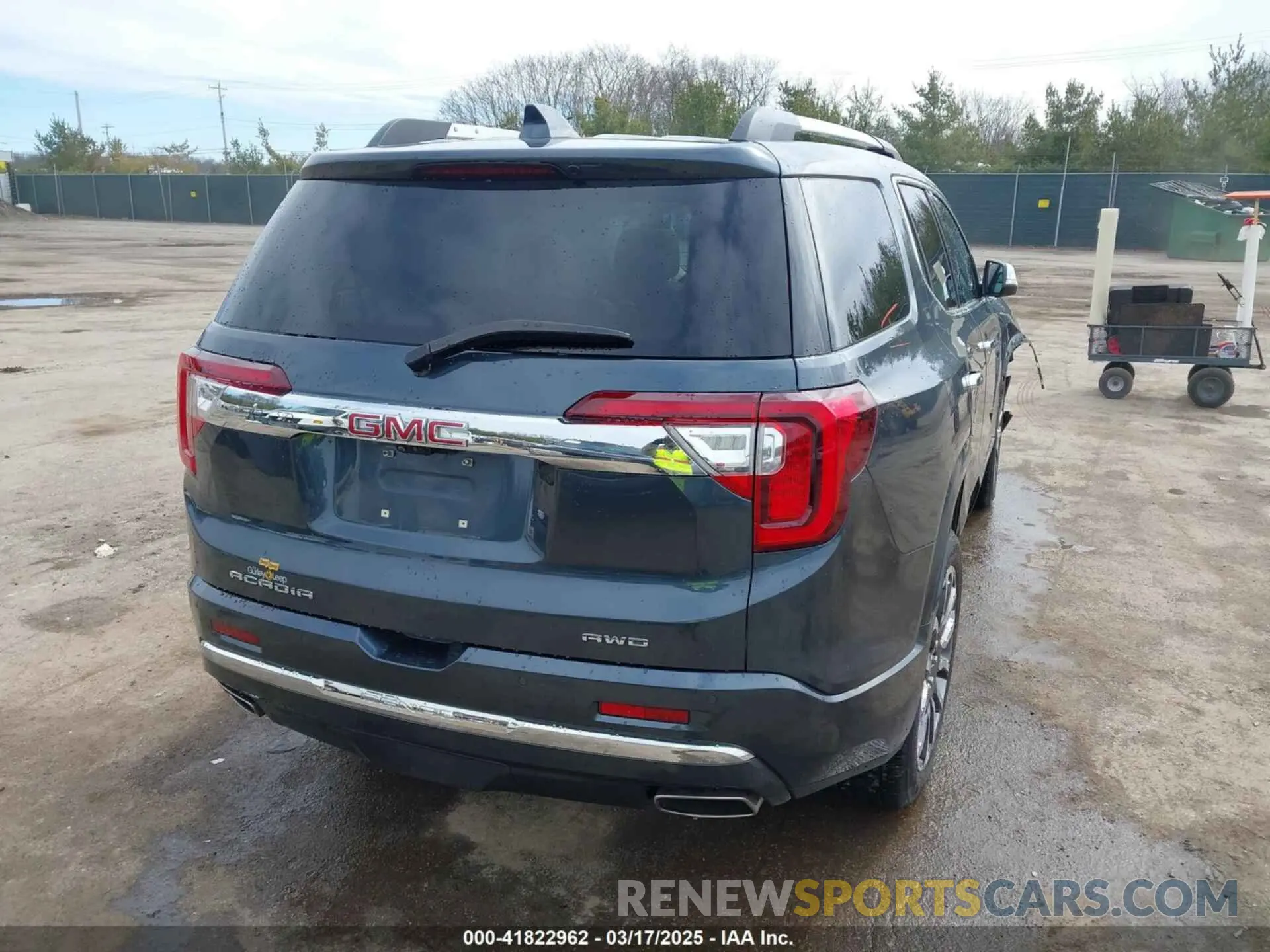 4 Photograph of a damaged car 1GKKNXLS8LZ216800 GMC ACADIA 2020