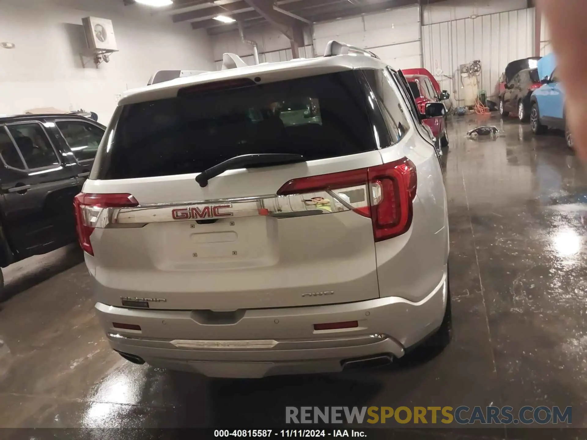 17 Photograph of a damaged car 1GKKNXLS9LZ215459 GMC ACADIA 2020