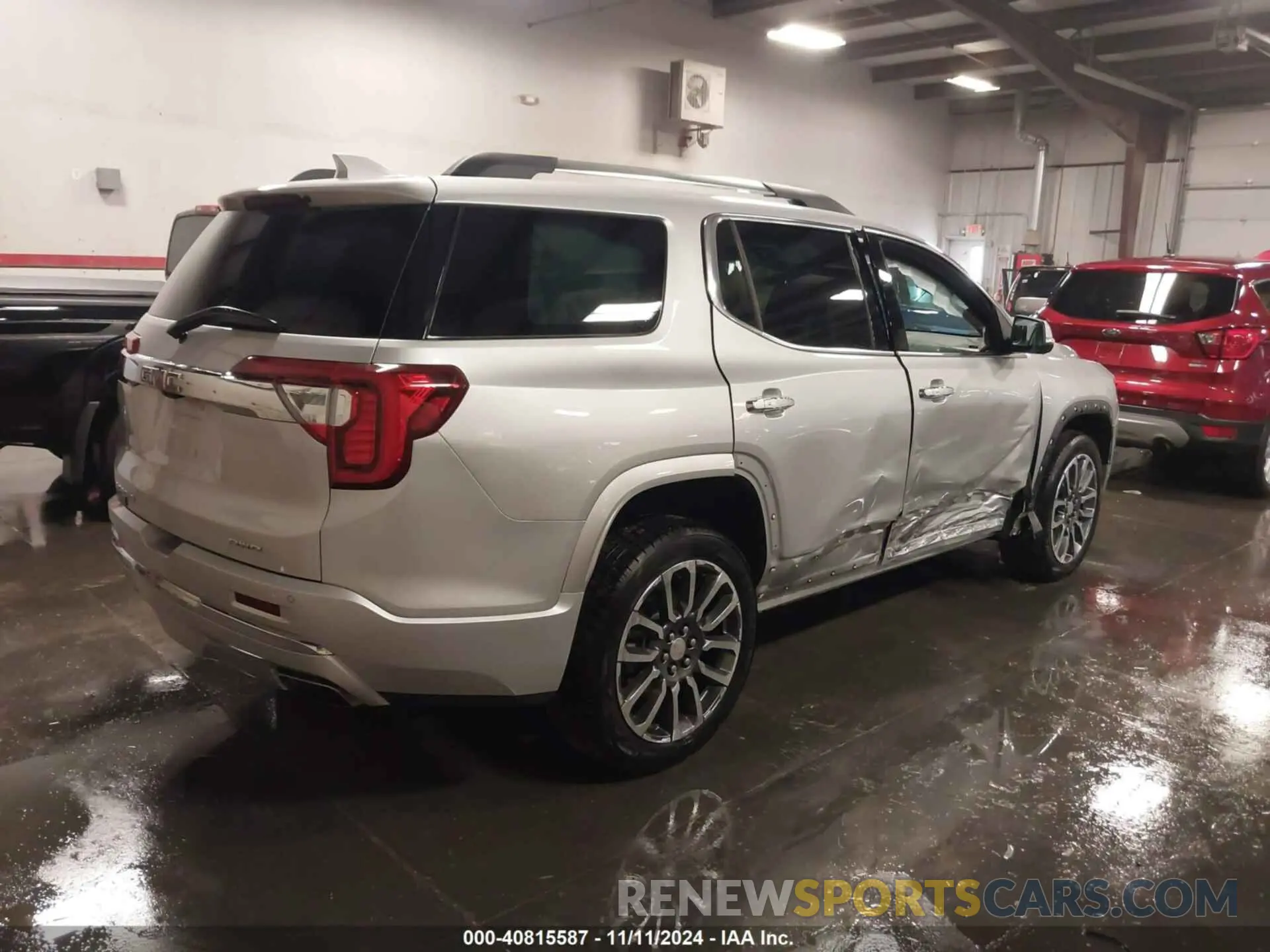 4 Photograph of a damaged car 1GKKNXLS9LZ215459 GMC ACADIA 2020