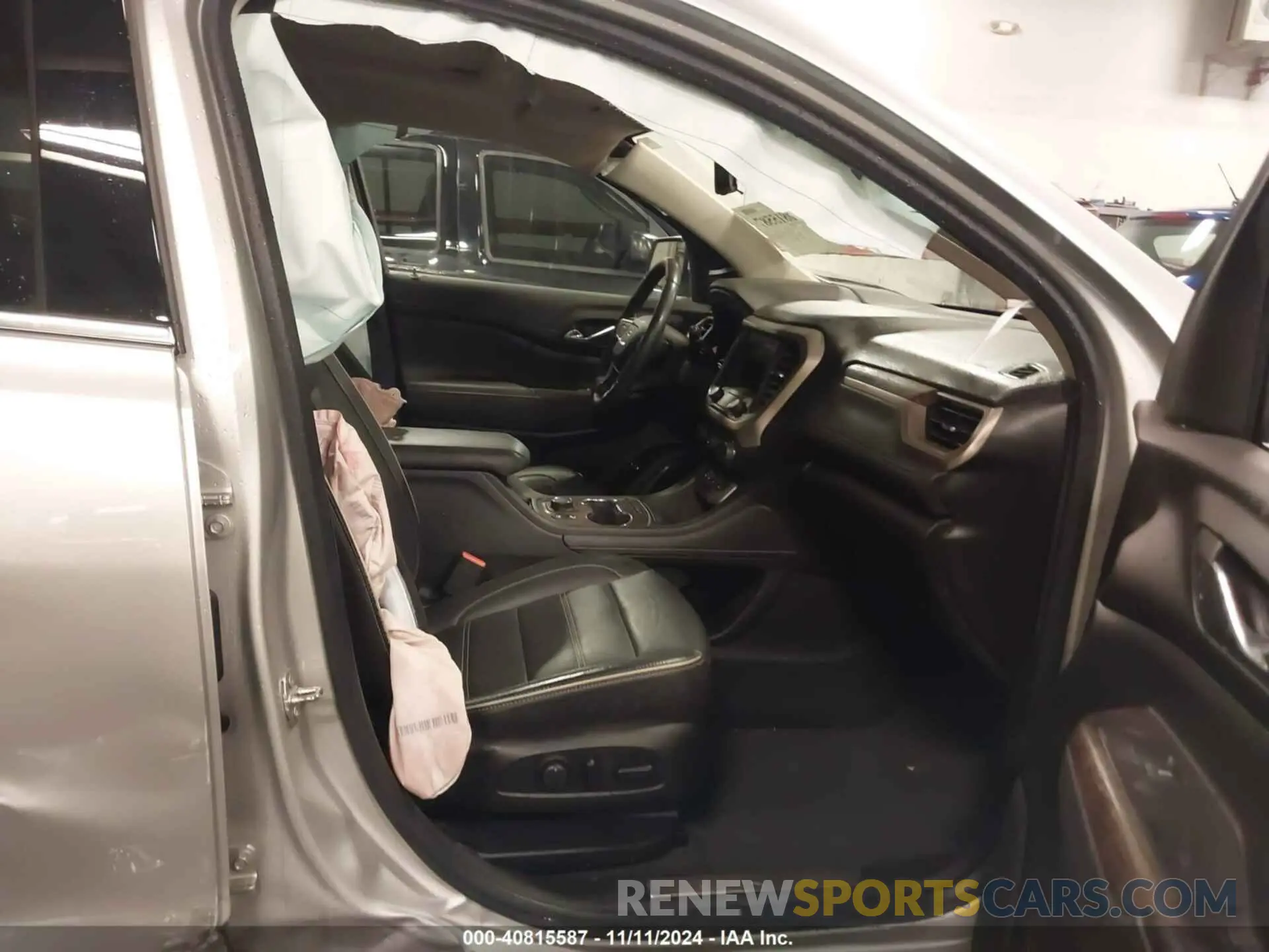 5 Photograph of a damaged car 1GKKNXLS9LZ215459 GMC ACADIA 2020