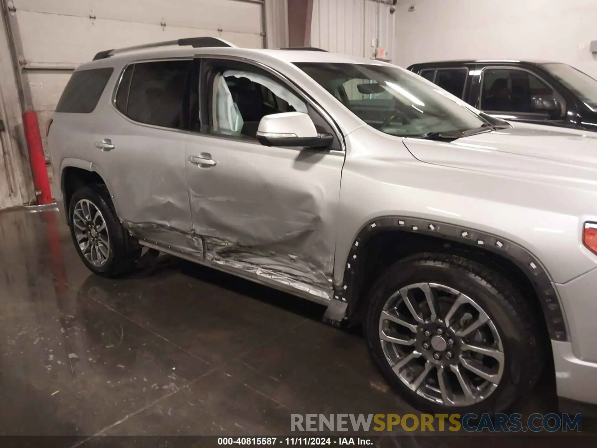 6 Photograph of a damaged car 1GKKNXLS9LZ215459 GMC ACADIA 2020
